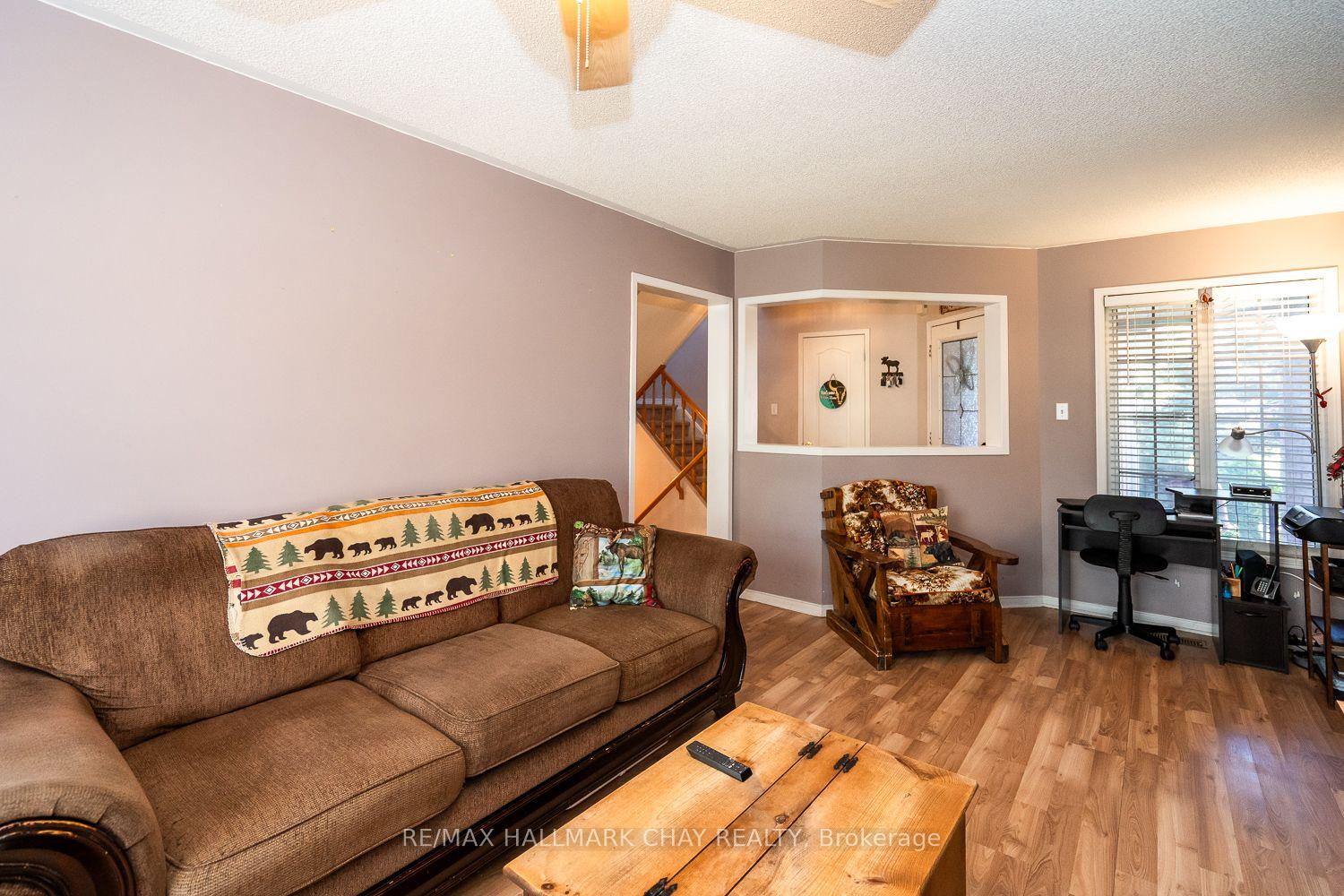 Photo 11 of 17 Henderson Crescent, New Tecumseth, Alliston — HOMEH