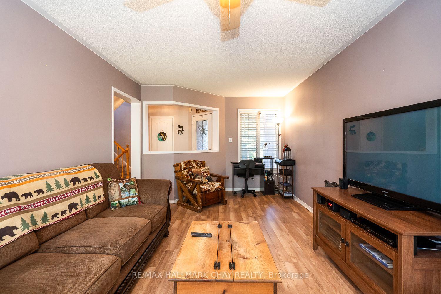 Photo 12 of 17 Henderson Crescent, New Tecumseth, Alliston — HOMEH