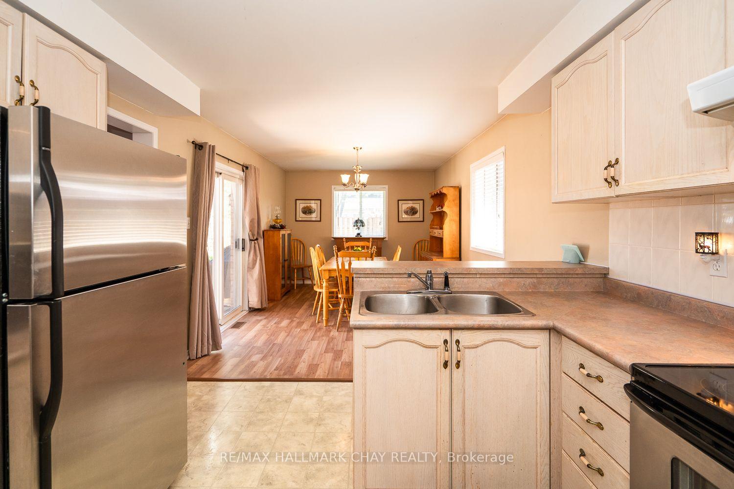 Photo 15 of 17 Henderson Crescent, New Tecumseth, Alliston — HOMEH