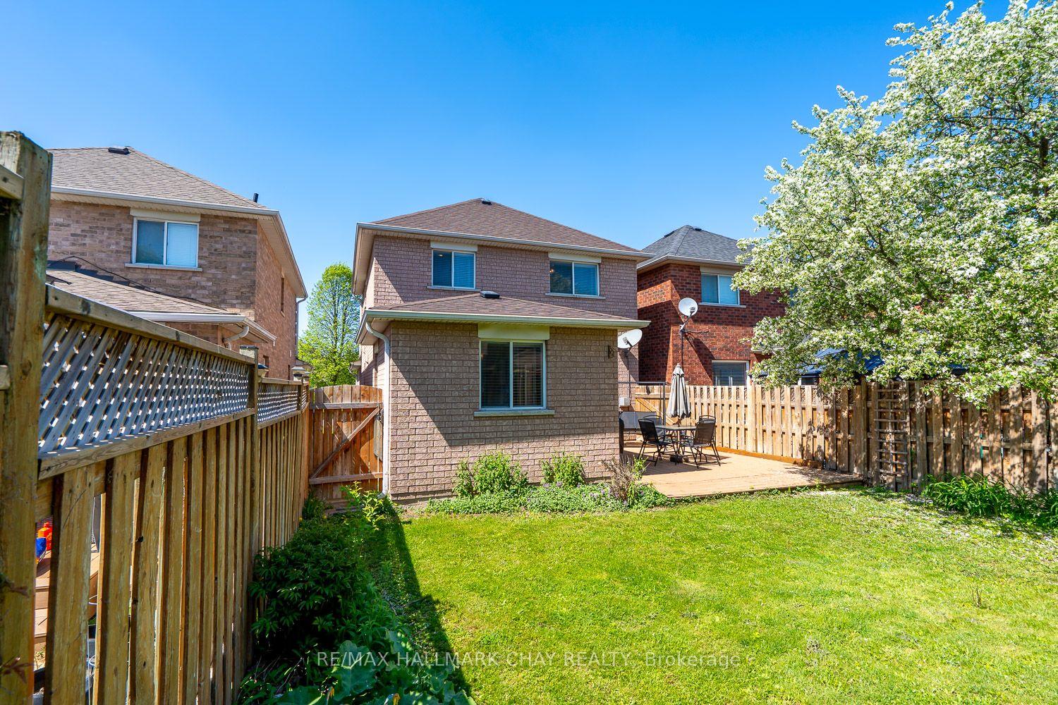 Photo 26 of 17 Henderson Crescent, New Tecumseth, Alliston — HOMEH