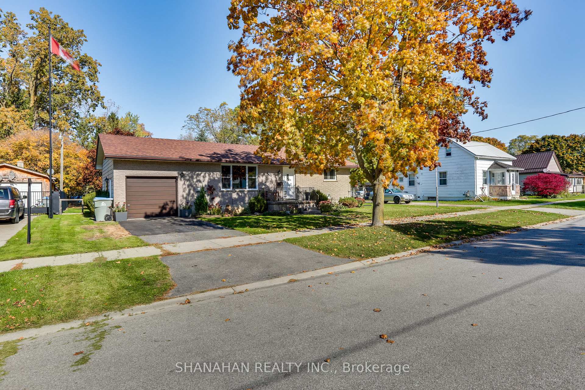Photo 2 of 122 Duke Street, North Middlesex, Parkhill — HOMEH