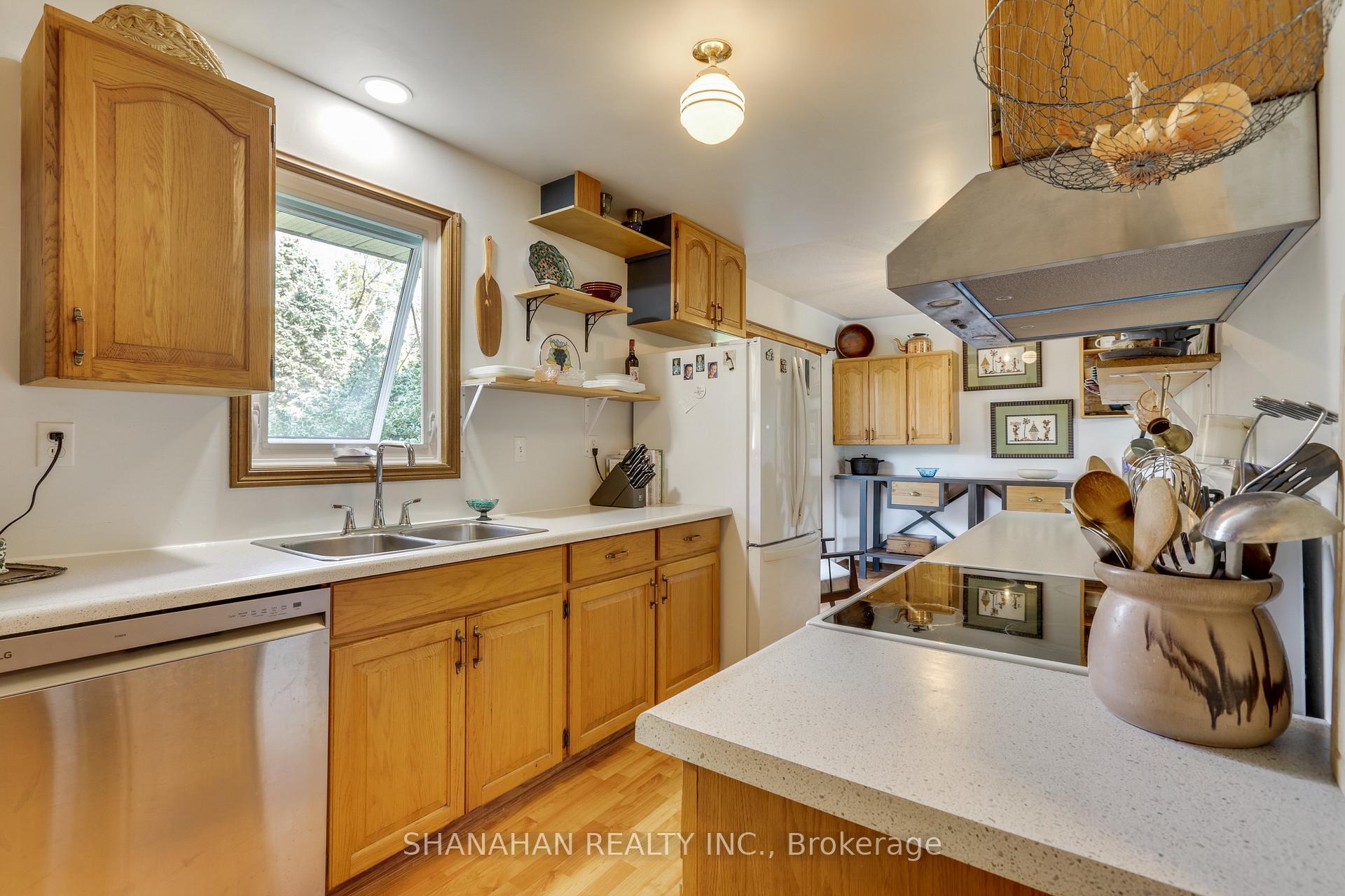 Photo 11 of 122 Duke Street, North Middlesex, Parkhill — HOMEH