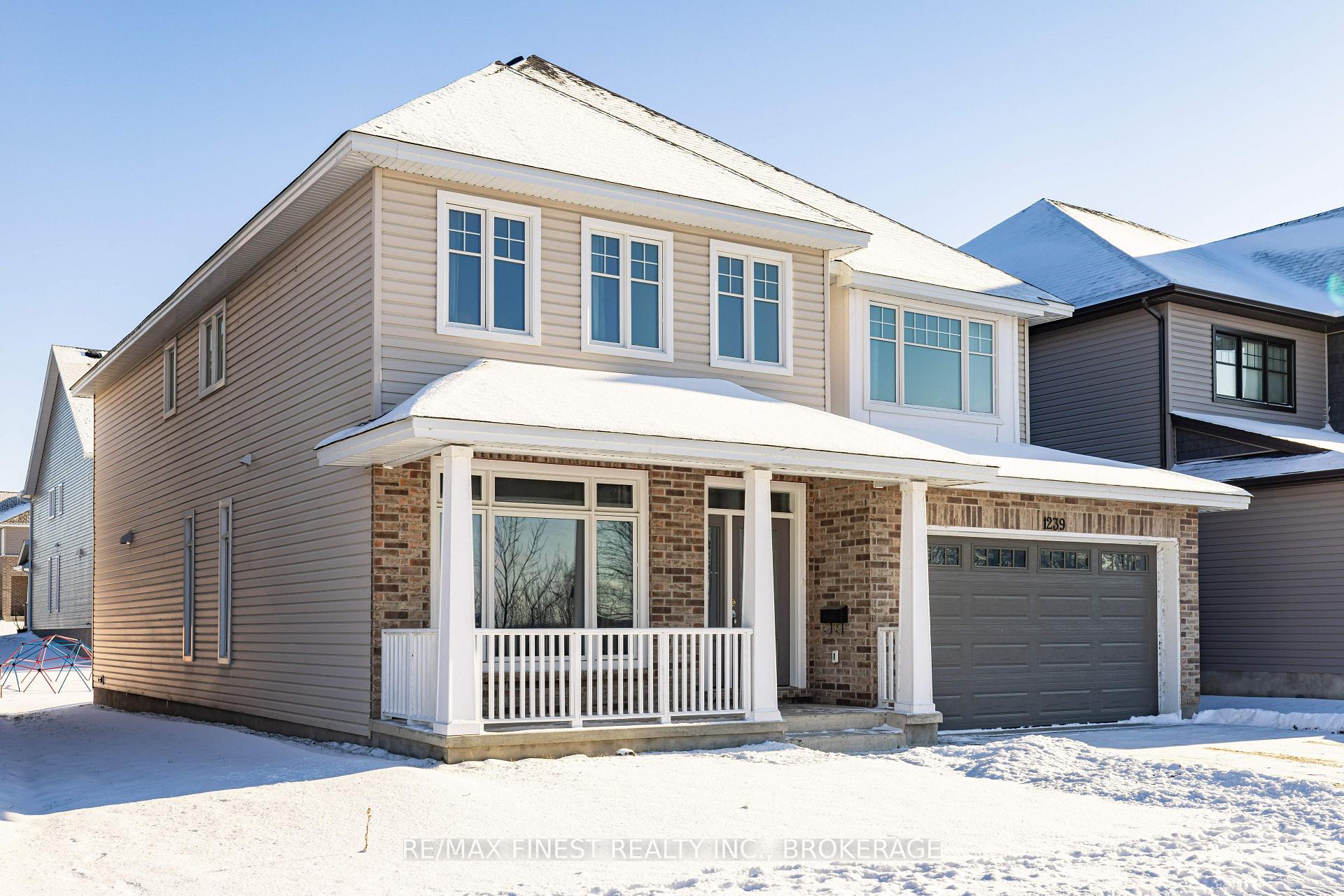 Photo 2 of 1239 Waterside Way, Kingston, Kingston East (Incl Barret Crt) — HOMEH
