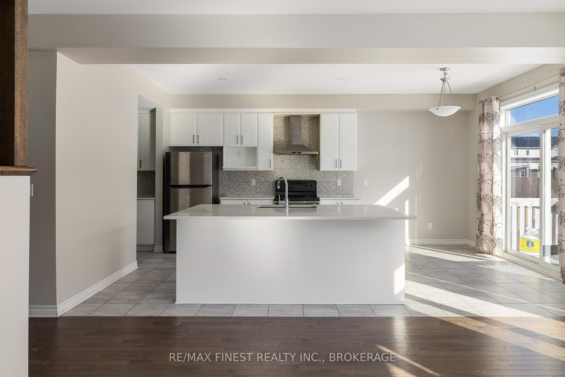 Photo 14 of 1239 Waterside Way, Kingston, Kingston East (Incl Barret Crt) — HOMEH