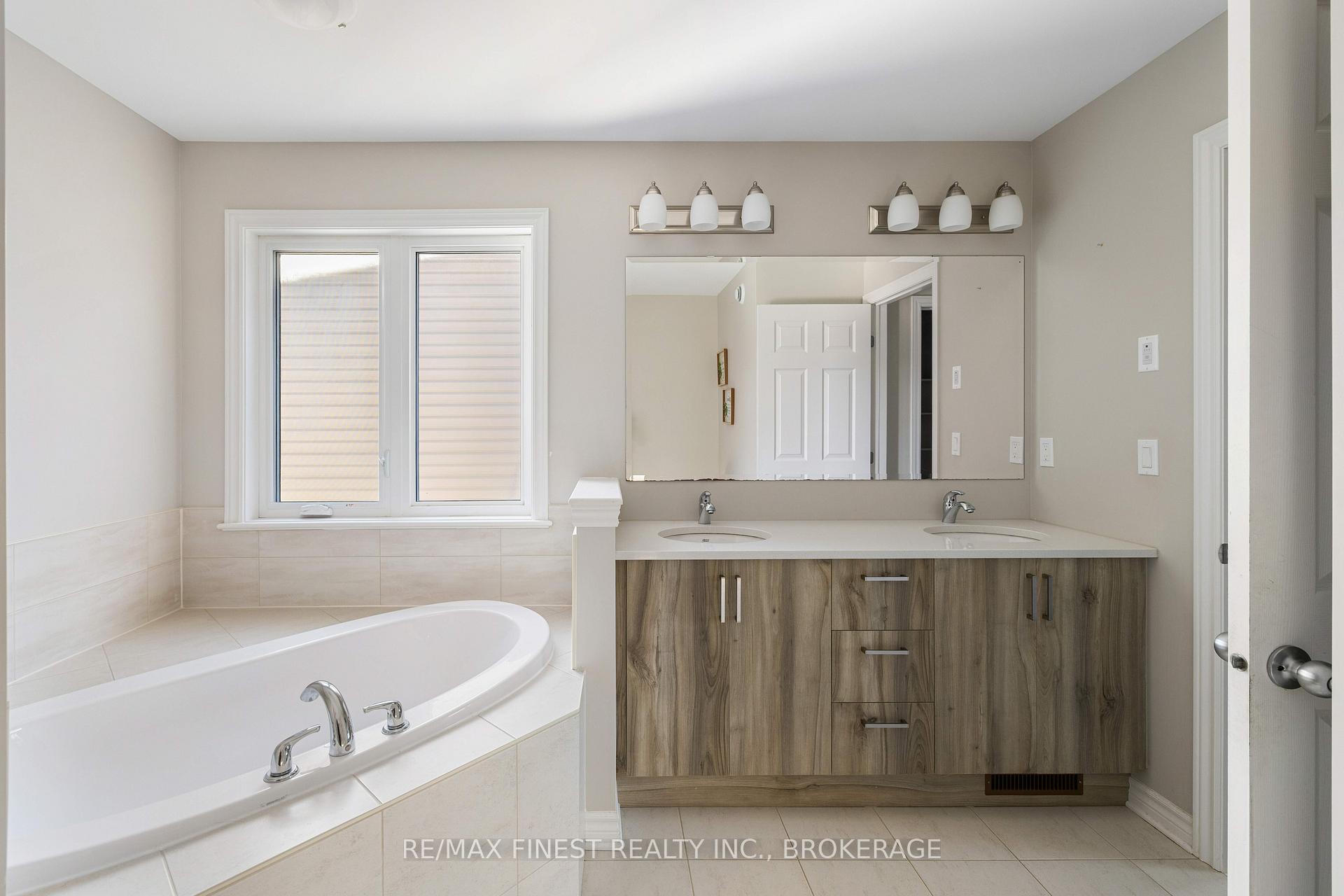 Photo 41 of 1239 Waterside Way, Kingston, Kingston East (Incl Barret Crt) — HOMEH