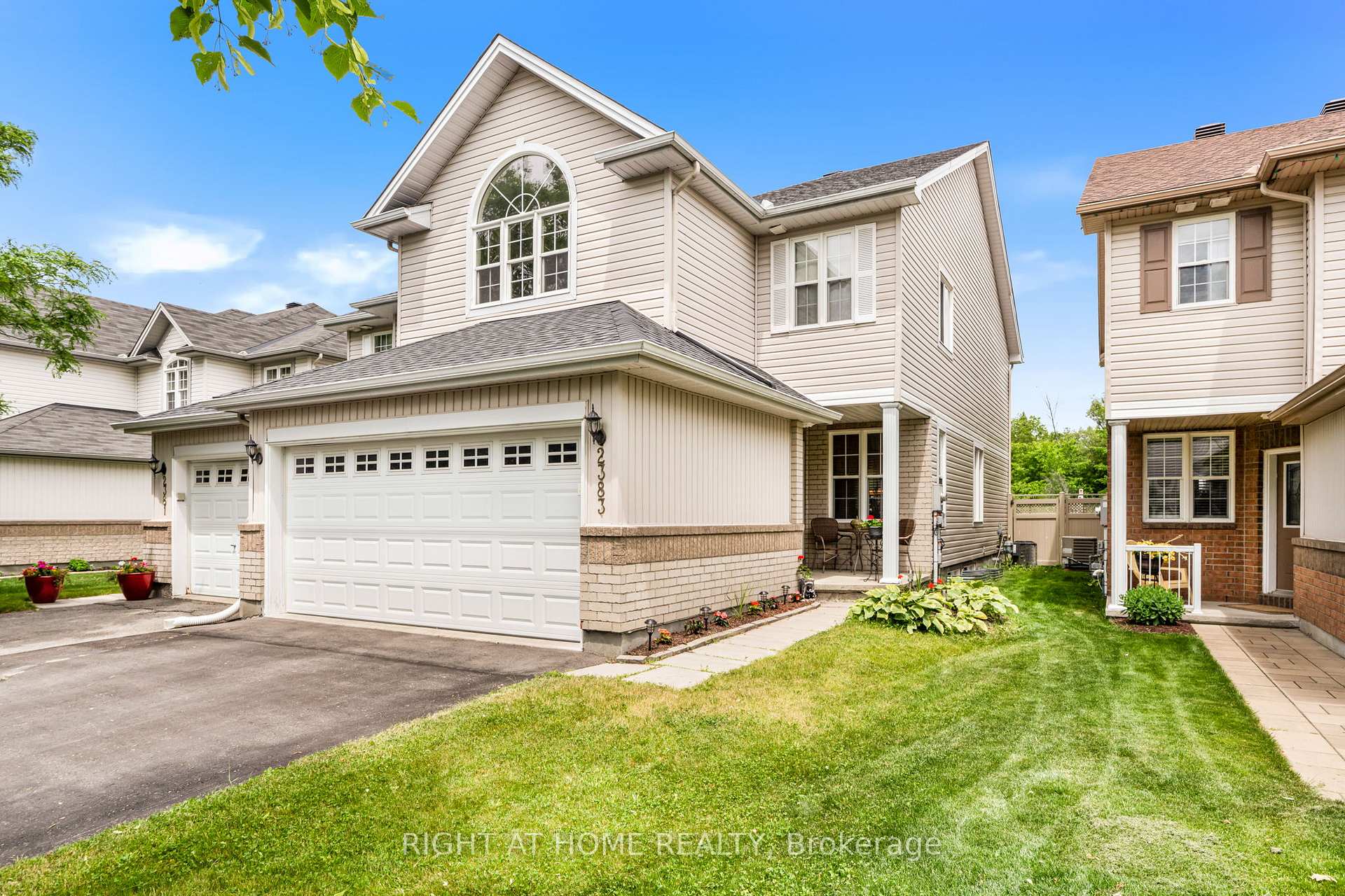 Front of 2383 Glandriel Crescent