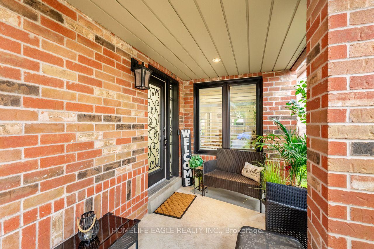 Photo 4 of 114 Surgeoner Crescent, Newmarket, Summerhill Estates — HOMEH