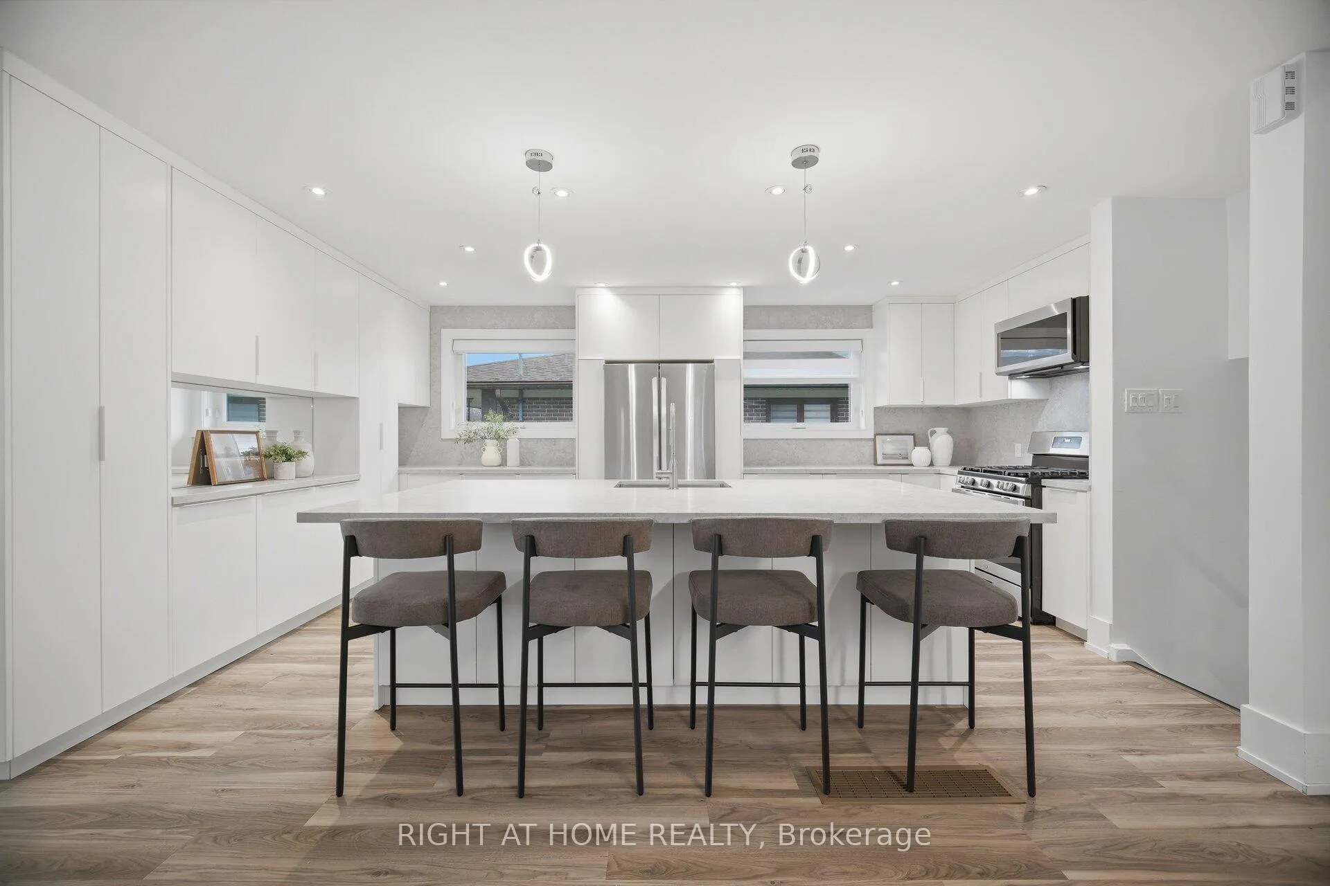 Photo 10 of 1492 Agnew Road, Mississauga, Clarkson — HOMEH