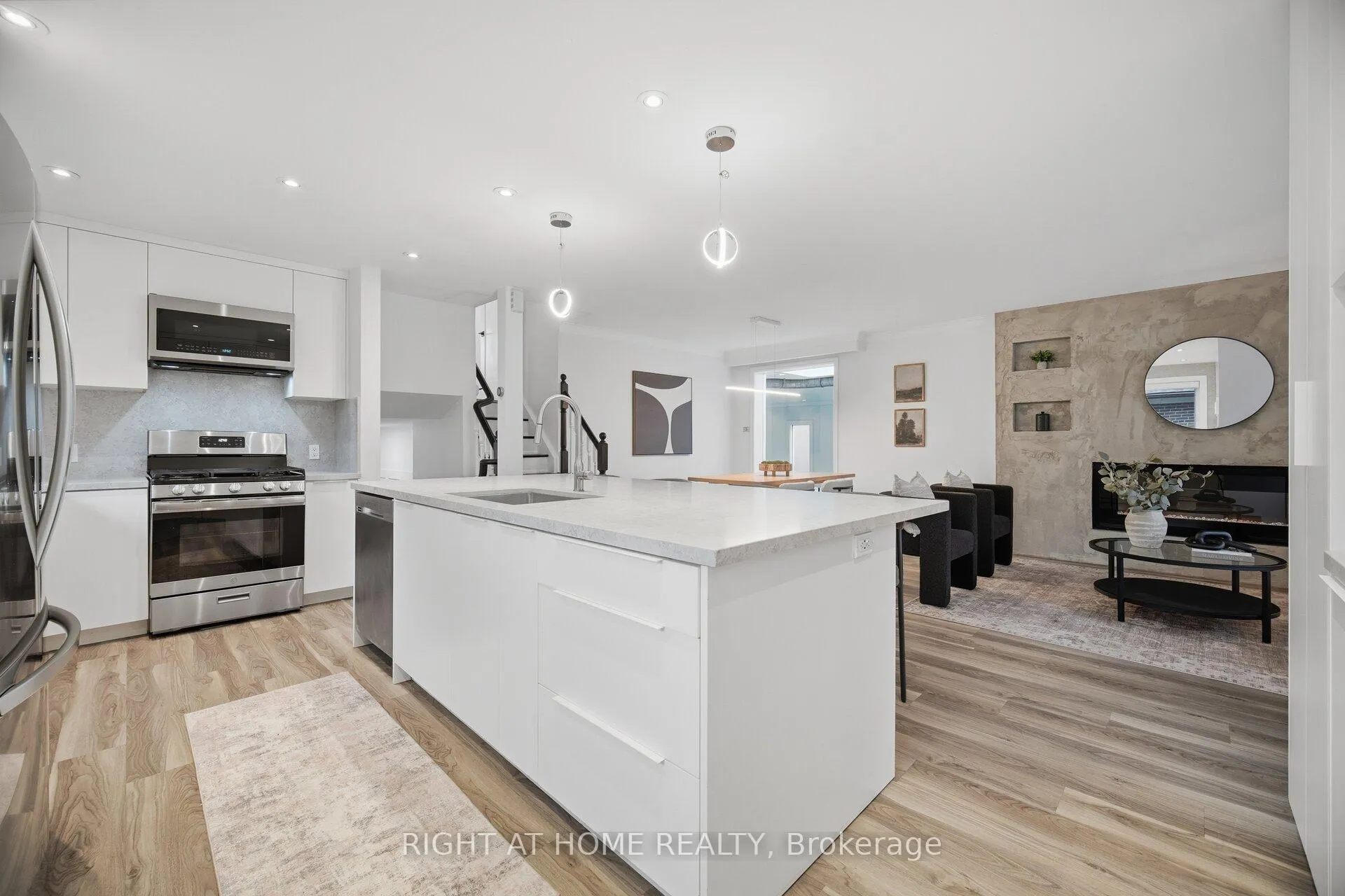 Photo 12 of 1492 Agnew Road, Mississauga, Clarkson — HOMEH