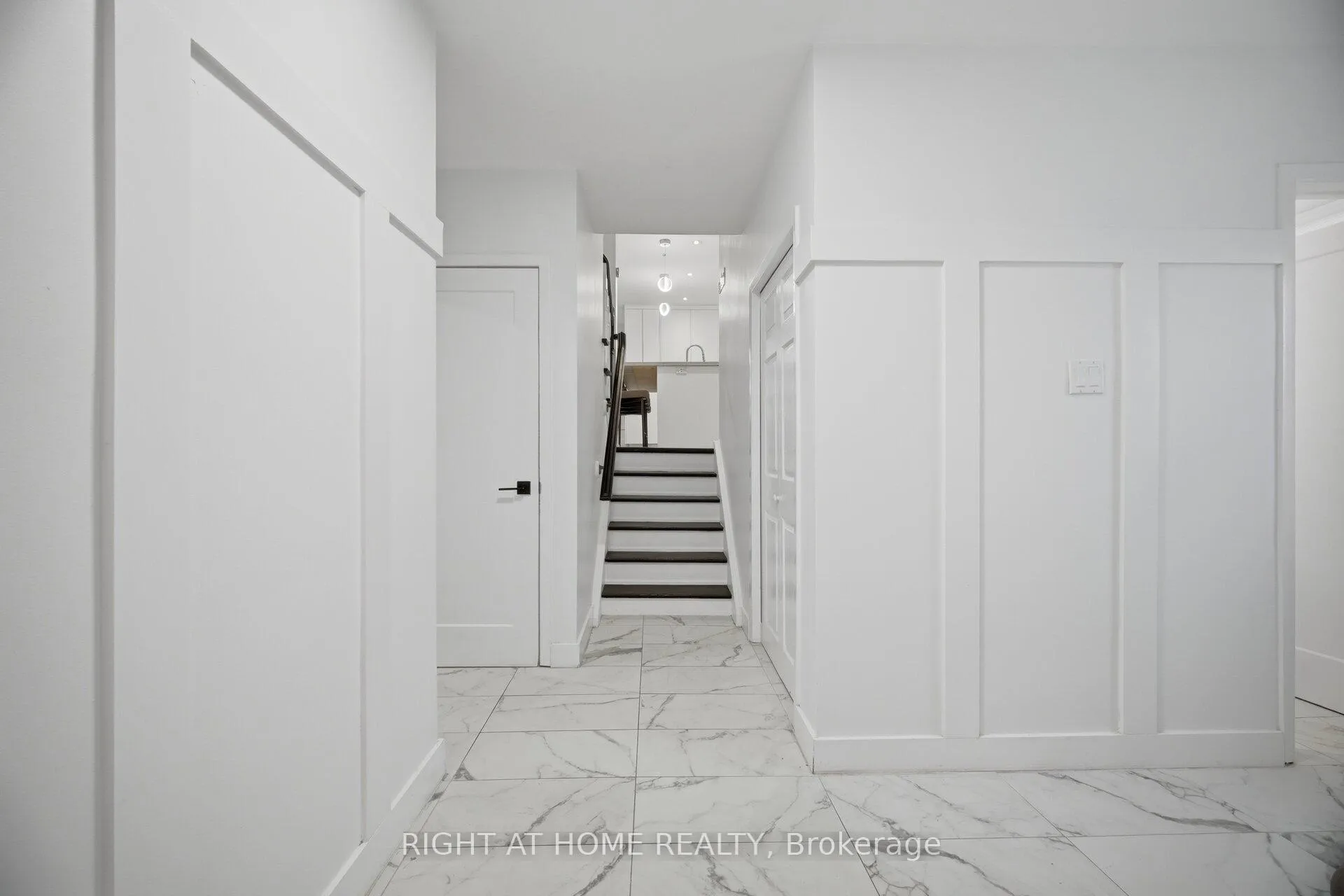 Photo 14 of 1492 Agnew Road, Mississauga, Clarkson — HOMEH