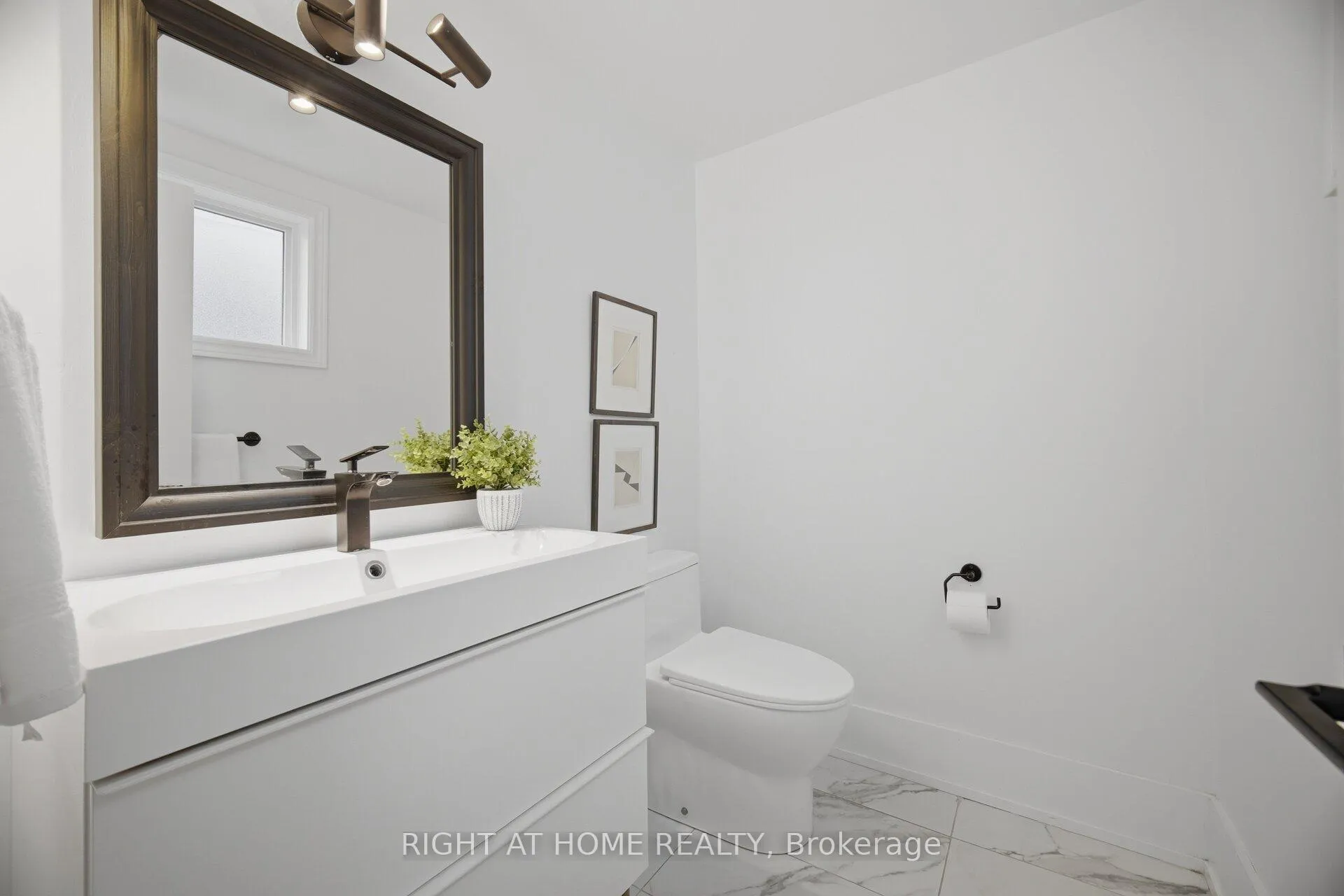 Photo 19 of 1492 Agnew Road, Mississauga, Clarkson — HOMEH