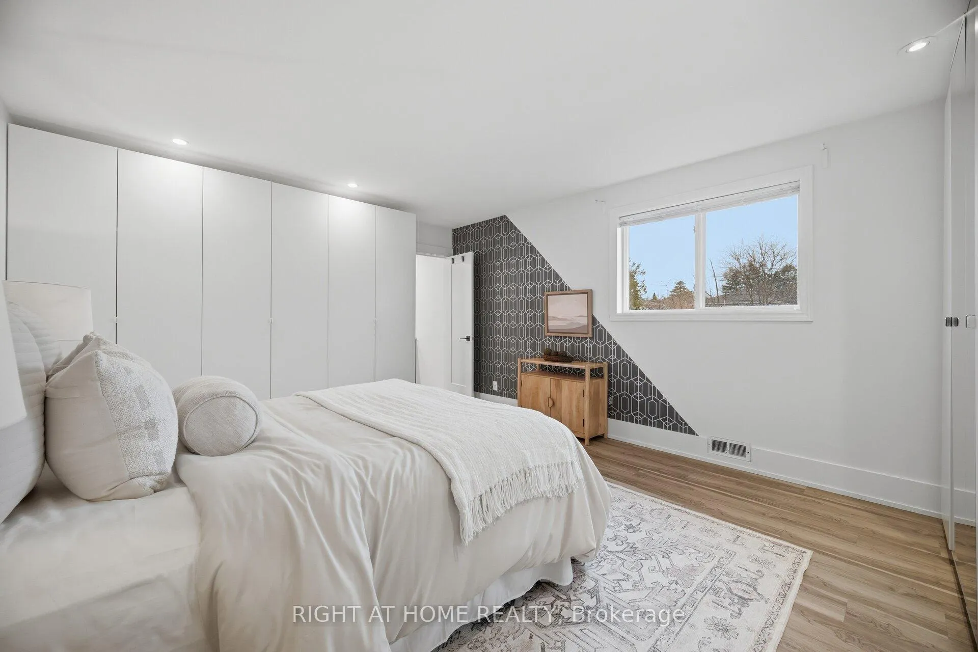 Photo 25 of 1492 Agnew Road, Mississauga, Clarkson — HOMEH