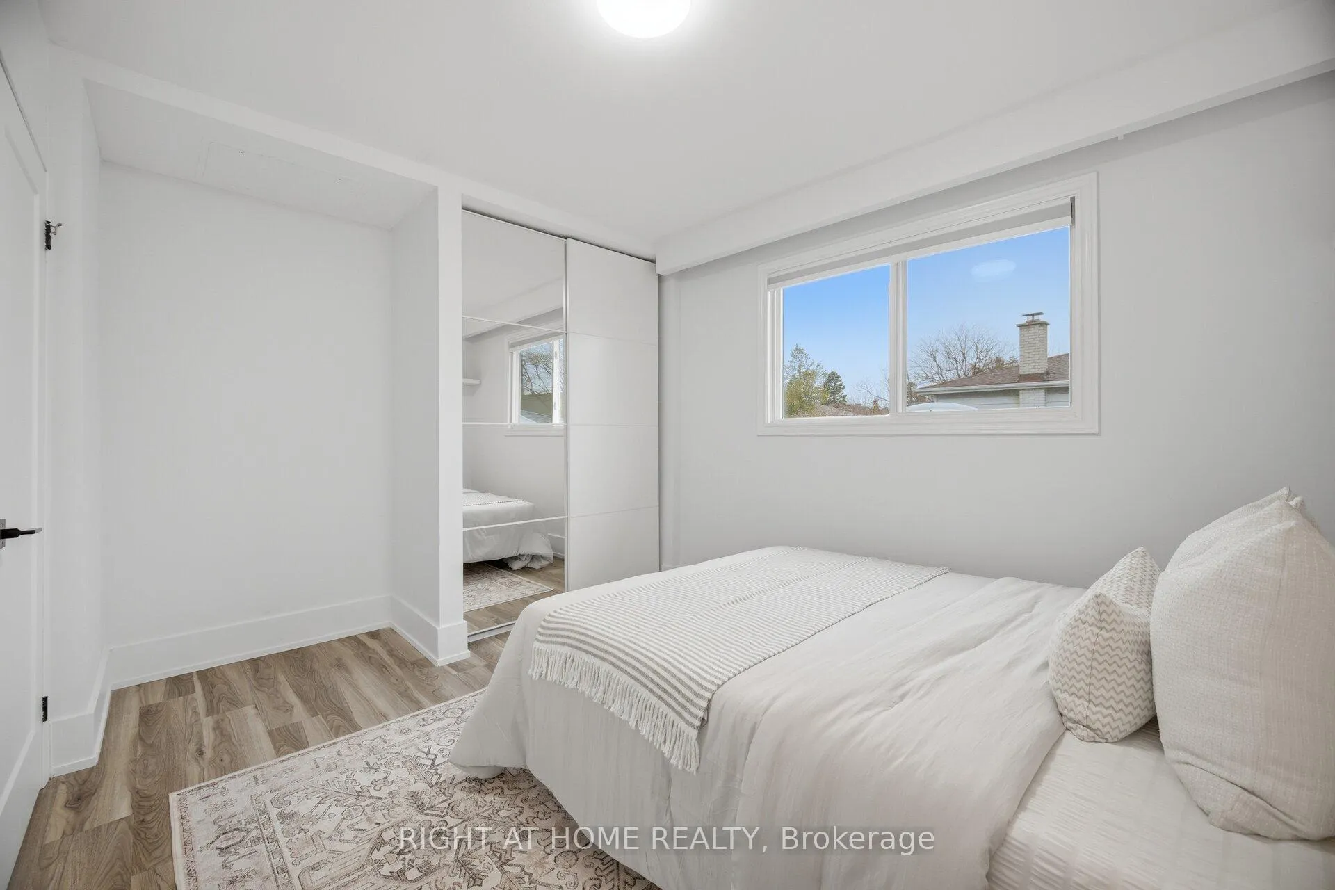 Photo 32 of 1492 Agnew Road, Mississauga, Clarkson — HOMEH
