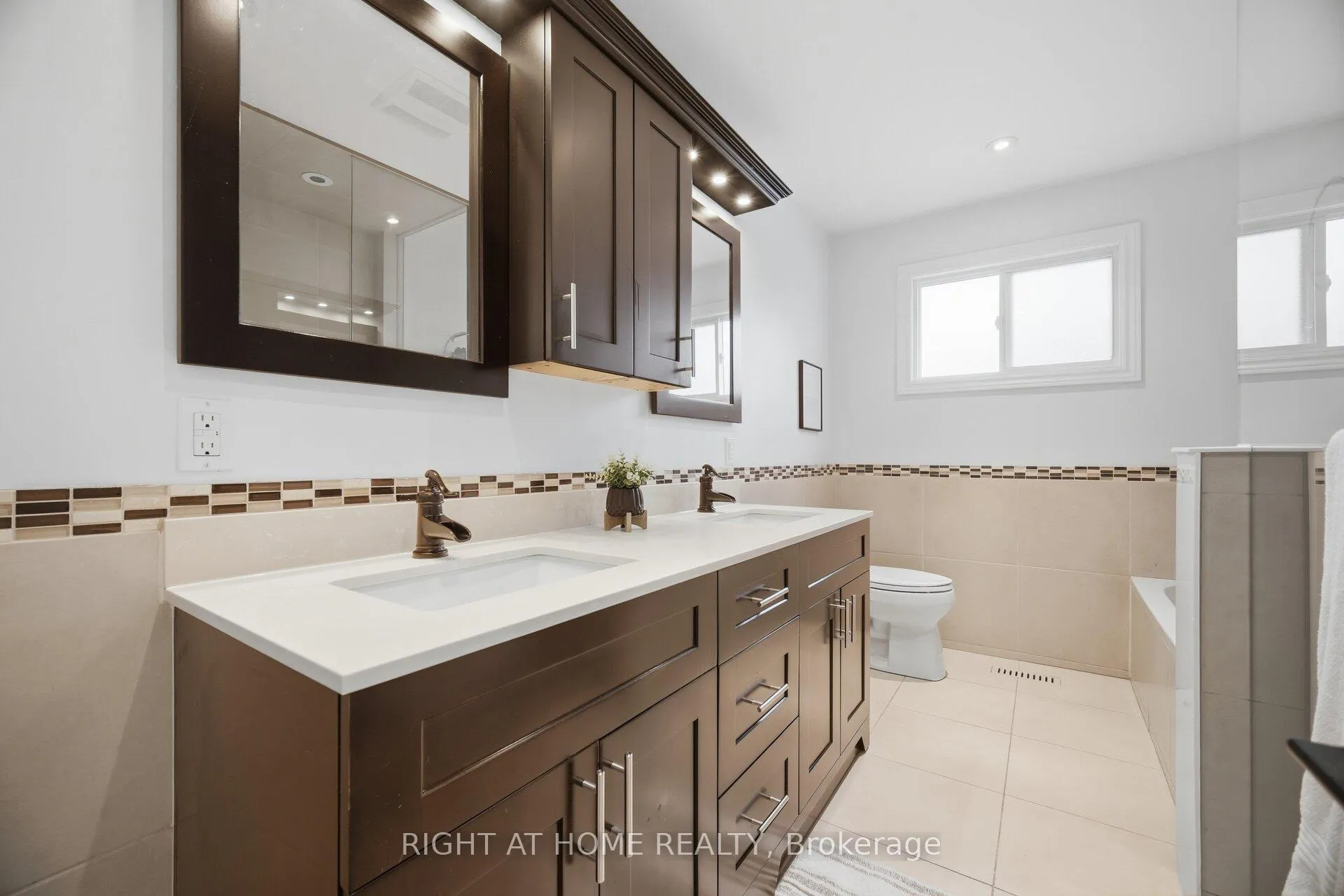 Photo 33 of 1492 Agnew Road, Mississauga, Clarkson — HOMEH