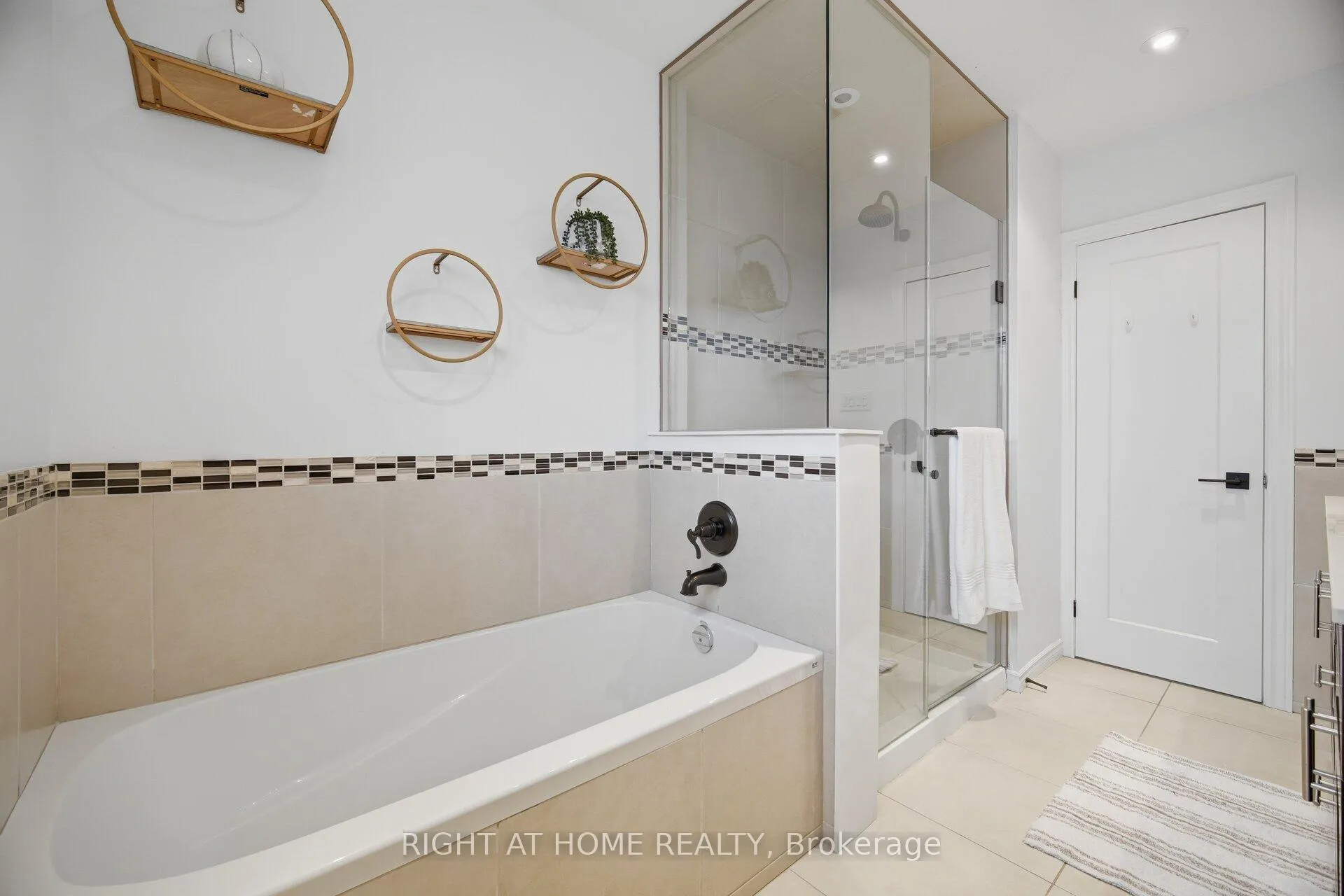 Photo 34 of 1492 Agnew Road, Mississauga, Clarkson — HOMEH
