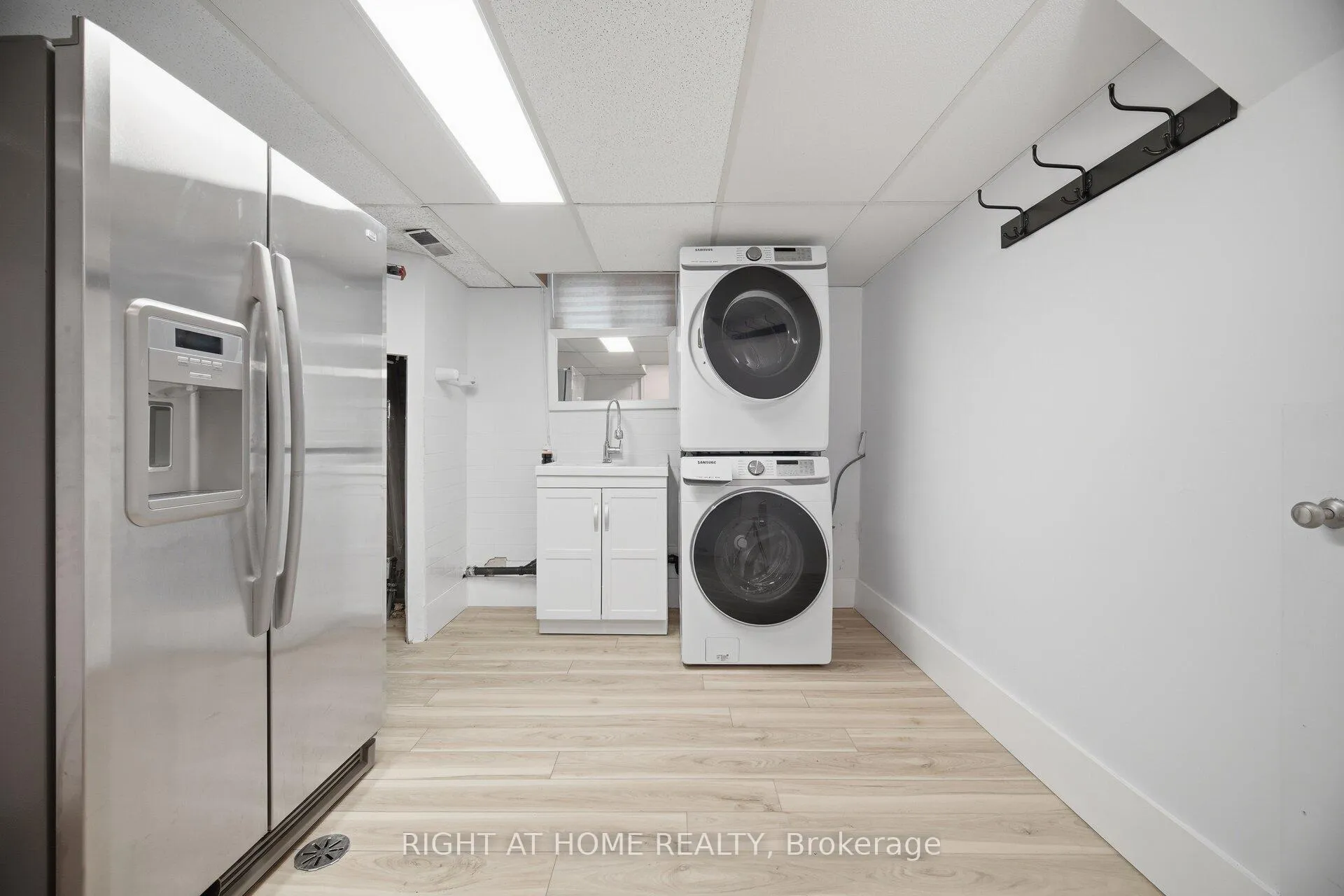 Photo 37 of 1492 Agnew Road, Mississauga, Clarkson — HOMEH