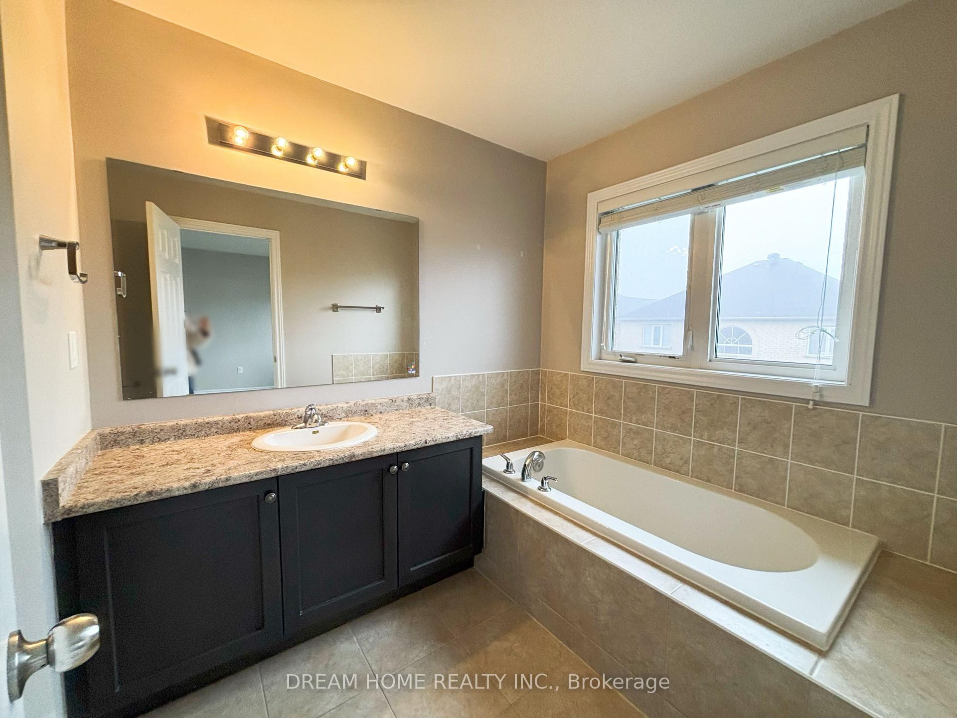 Photo 9 of 22 Memon Place, Markham, Wismer — HOMEH