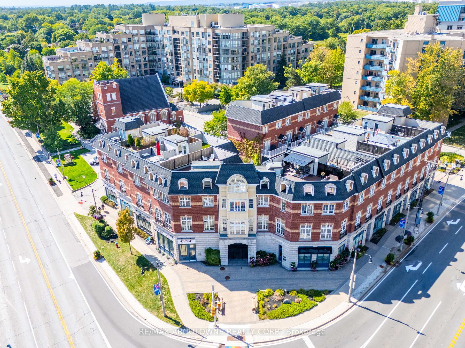 Photo 3 of Unit 8, 120 Bronte Road, Oakville, Bronte — HOMEH