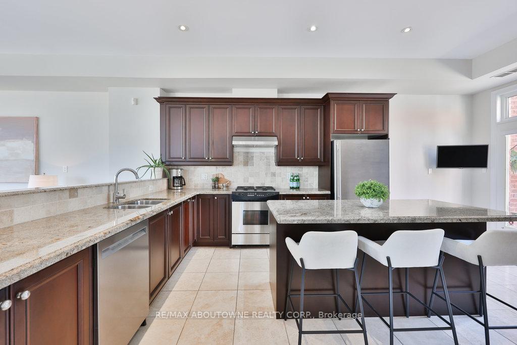 Photo 16 of Unit 8, 120 Bronte Road, Oakville, Bronte — HOMEH