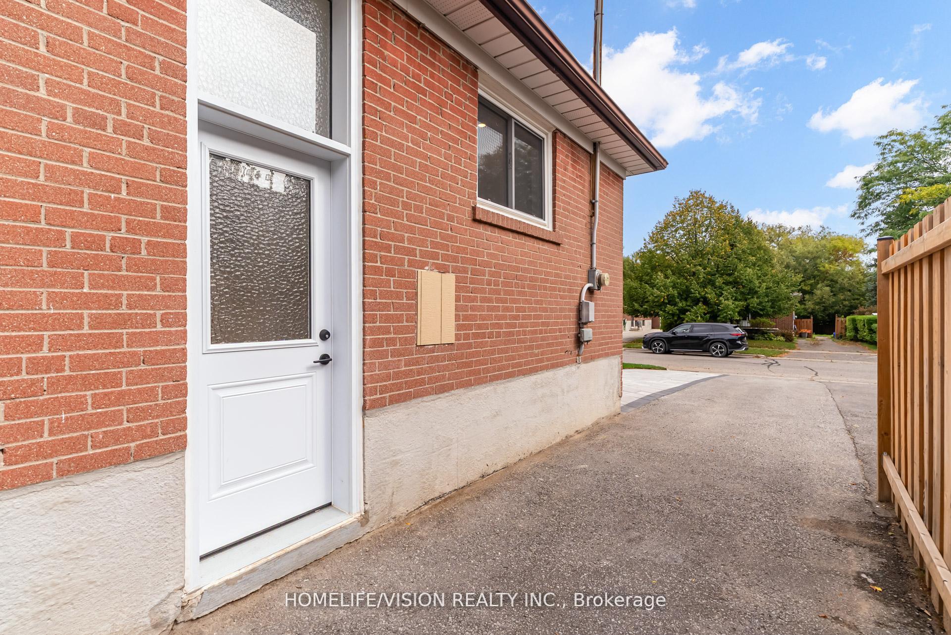 Photo 4 of 74 Cabot Street, Oshawa, Vanier — HOMEH