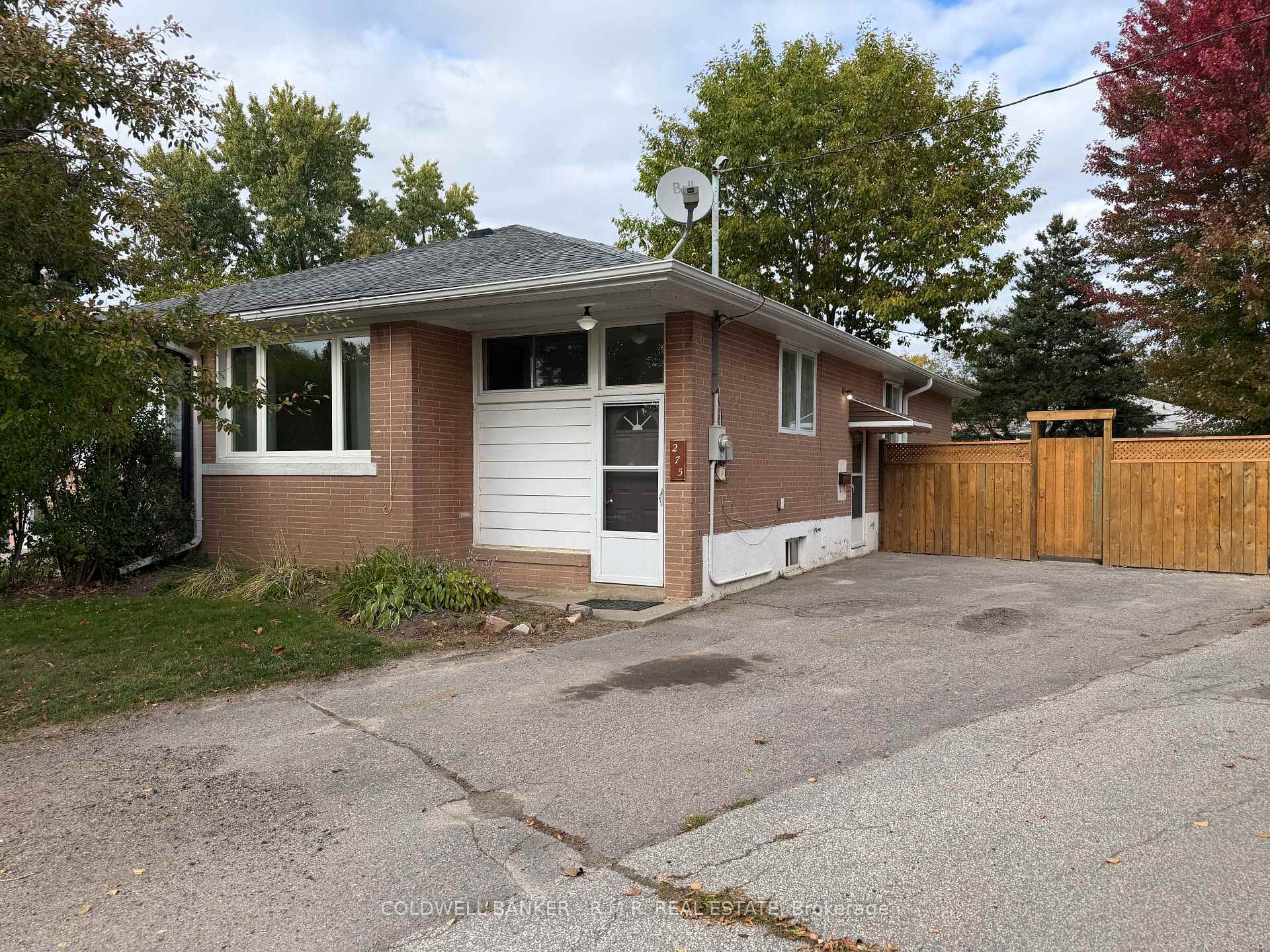 Photo 1 of 275 Silverbirch Drive, Newmarket, Bristol-London — HOMEH