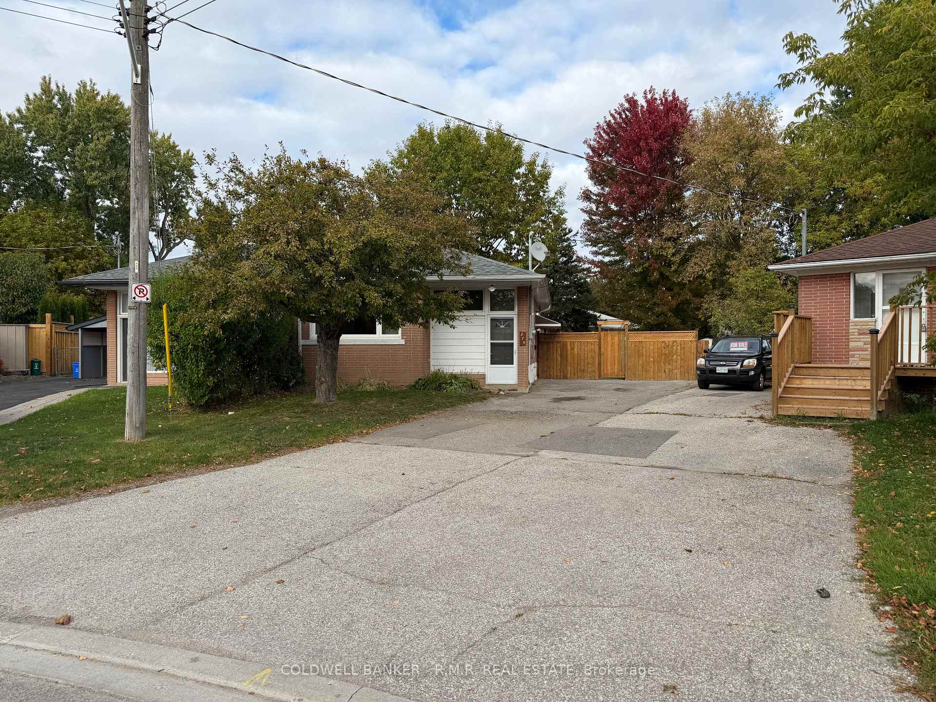 Photo 2 of 275 Silverbirch Drive, Newmarket, Bristol-London — HOMEH