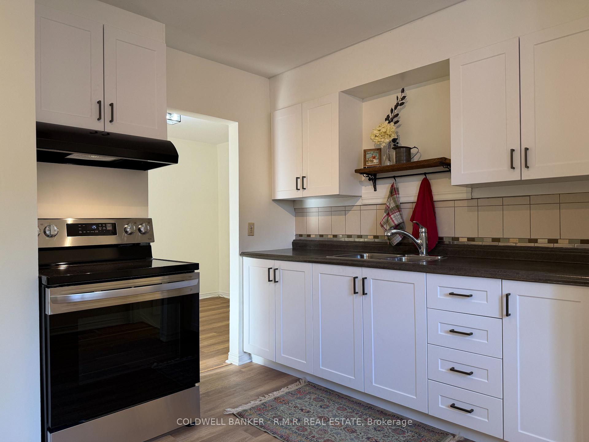 Photo 3 of 275 Silverbirch Drive, Newmarket, Bristol-London — HOMEH