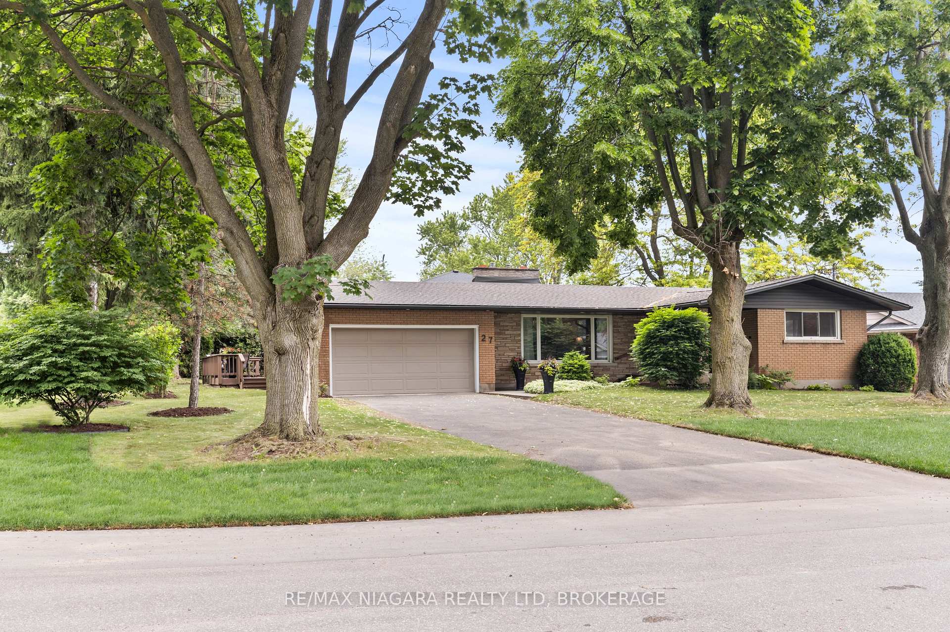Front of 27 Daleview Crescent