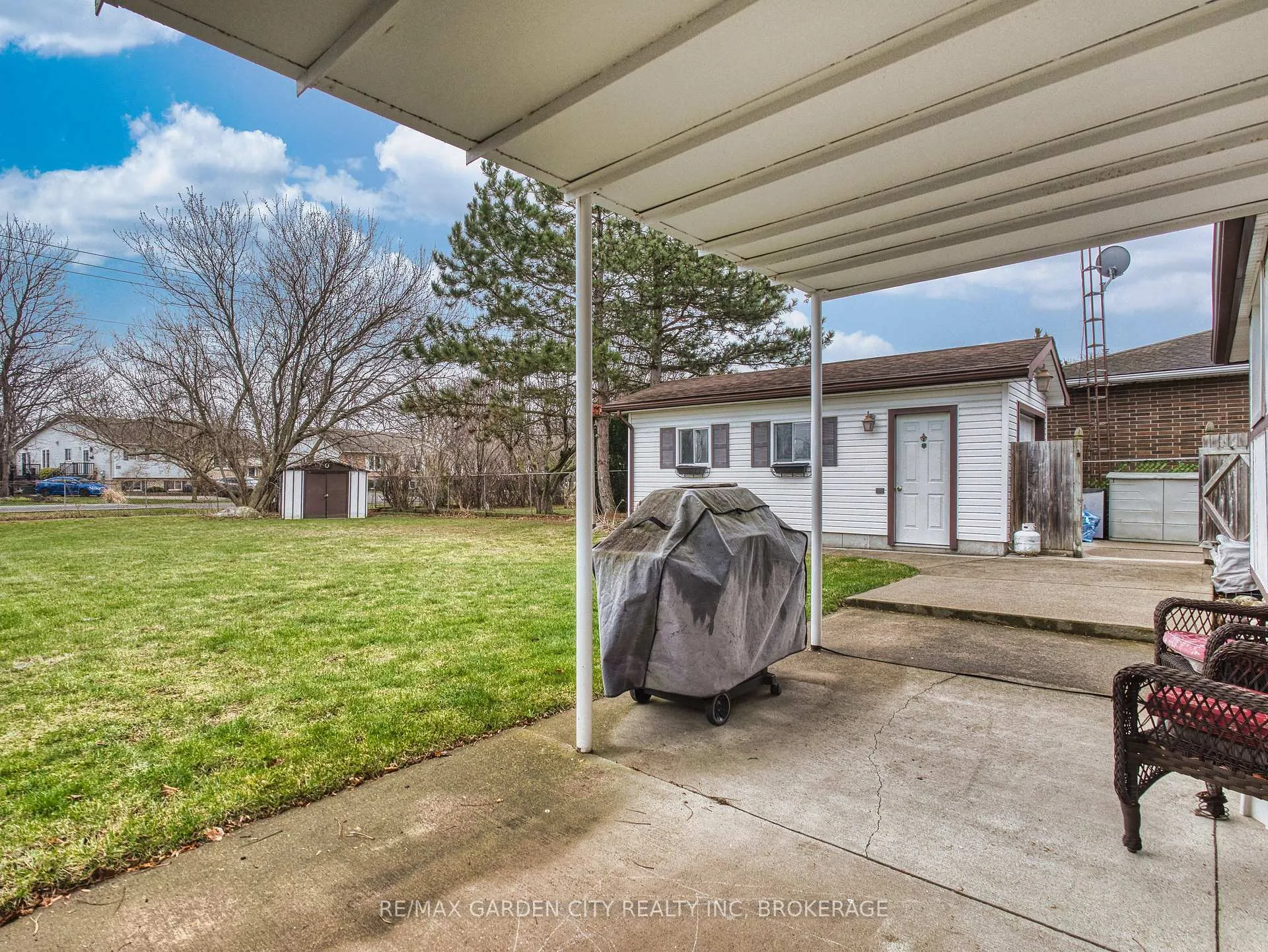 Photo 4 of 102 Meredith Drive, St. Catharines, Carlton/Bunting — HOMEH