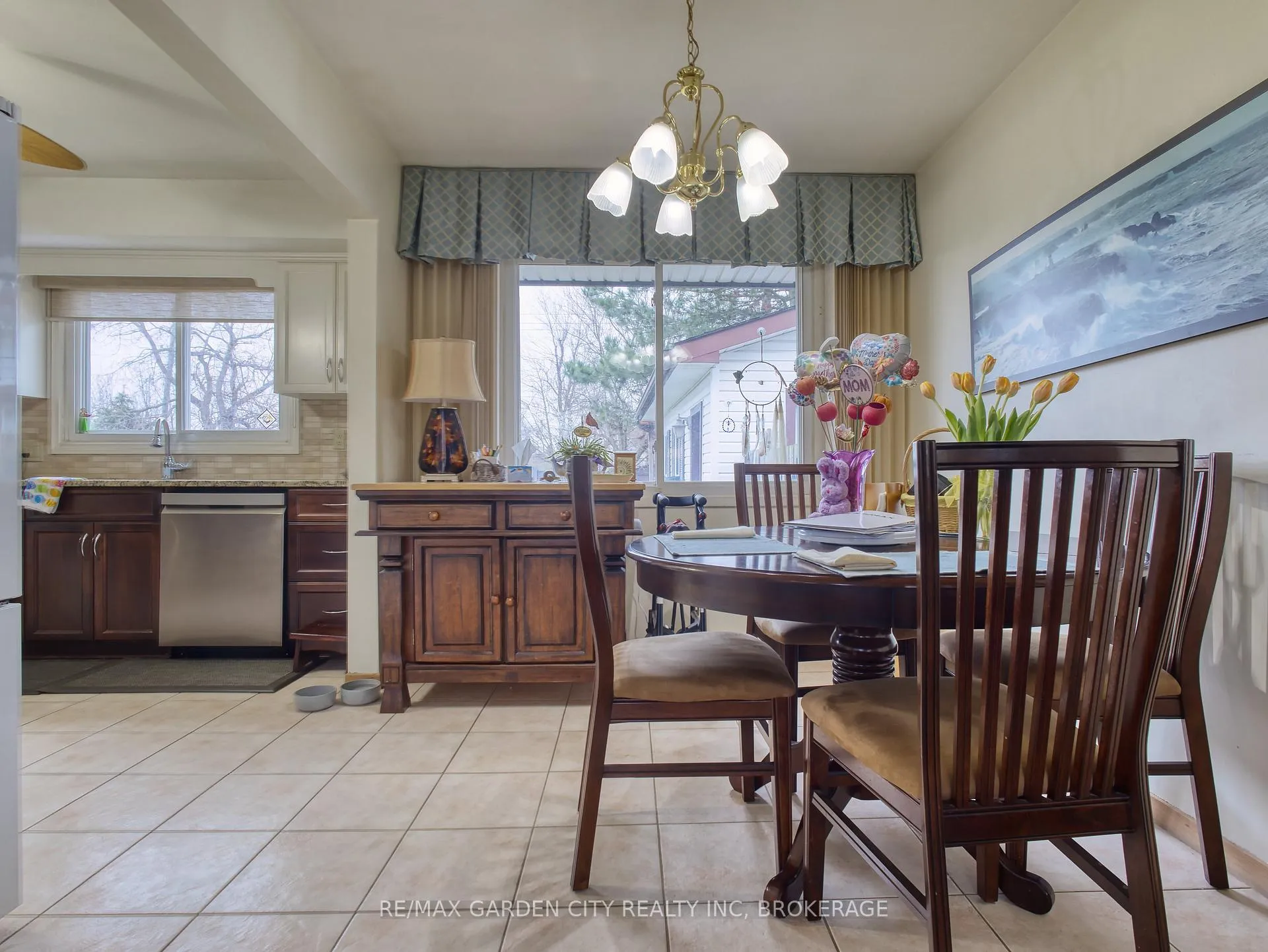 Photo 10 of 102 Meredith Drive, St. Catharines, Carlton/Bunting — HOMEH