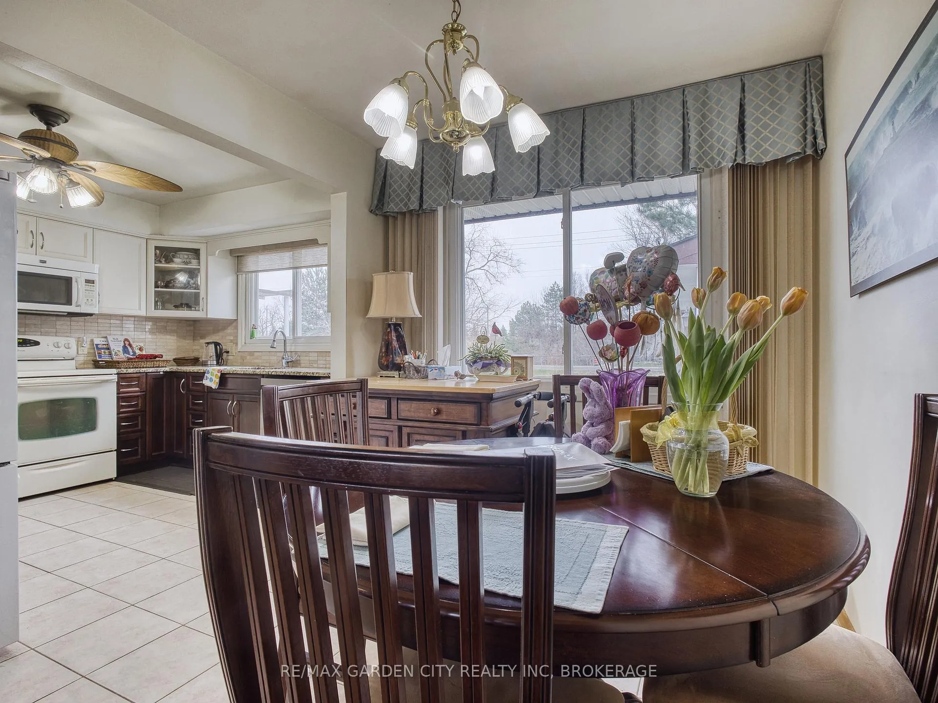 Photo 11 of 102 Meredith Drive, St. Catharines, Carlton/Bunting — HOMEH