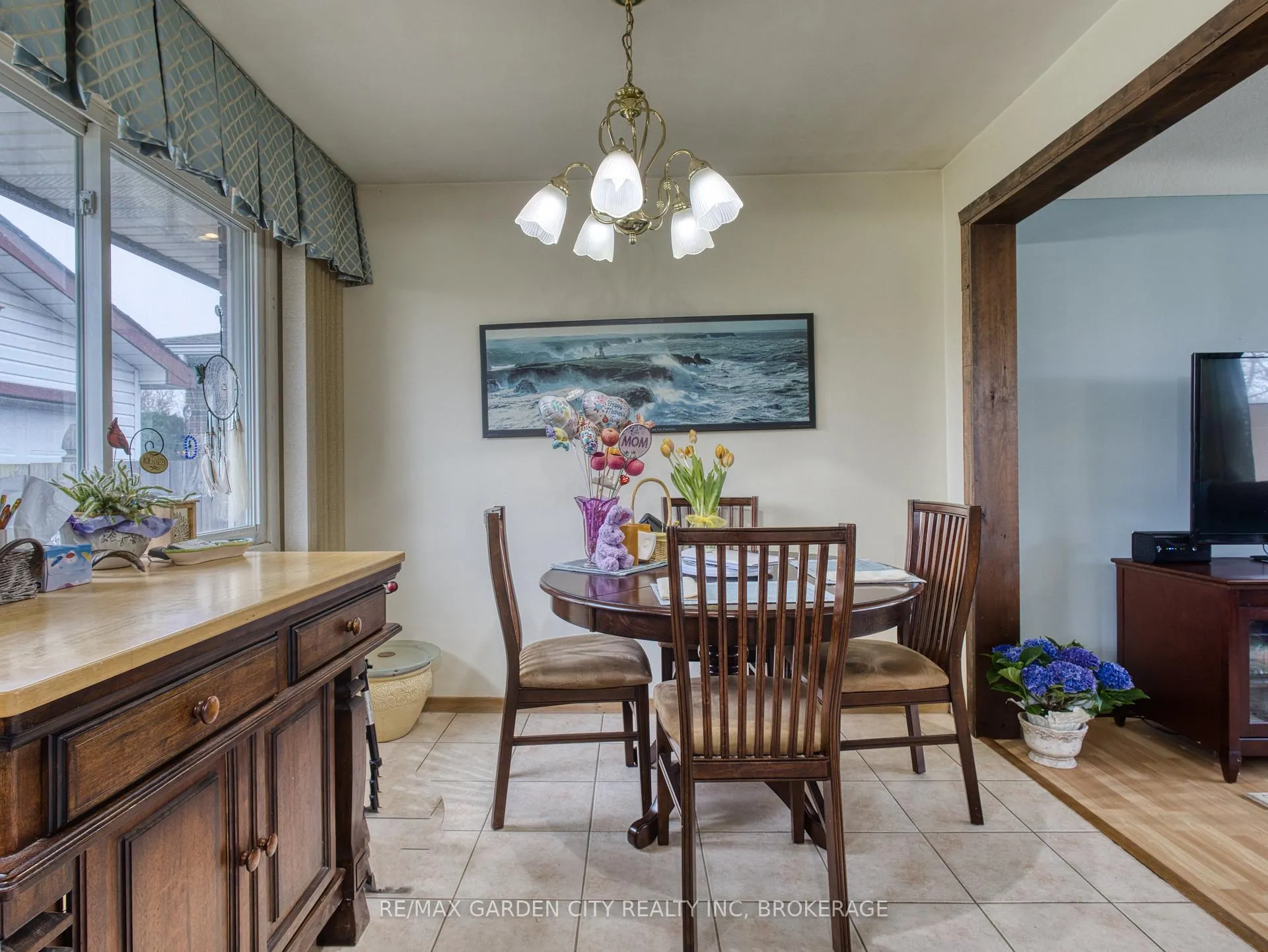 Photo 12 of 102 Meredith Drive, St. Catharines, Carlton/Bunting — HOMEH