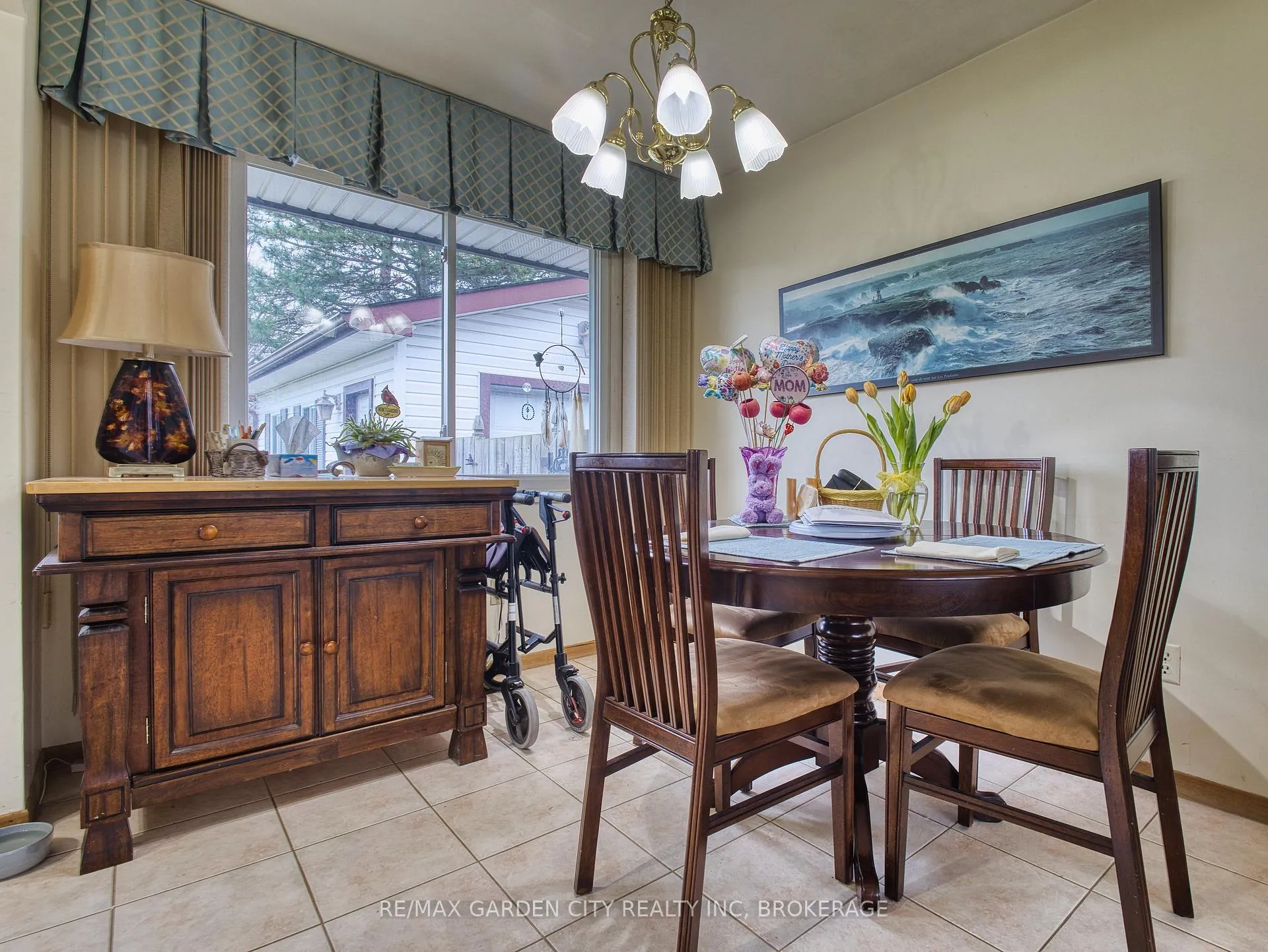 Photo 13 of 102 Meredith Drive, St. Catharines, Carlton/Bunting — HOMEH
