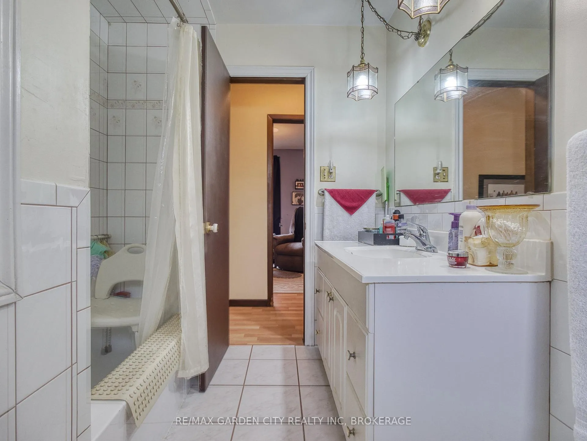 Photo 24 of 102 Meredith Drive, St. Catharines, Carlton/Bunting — HOMEH