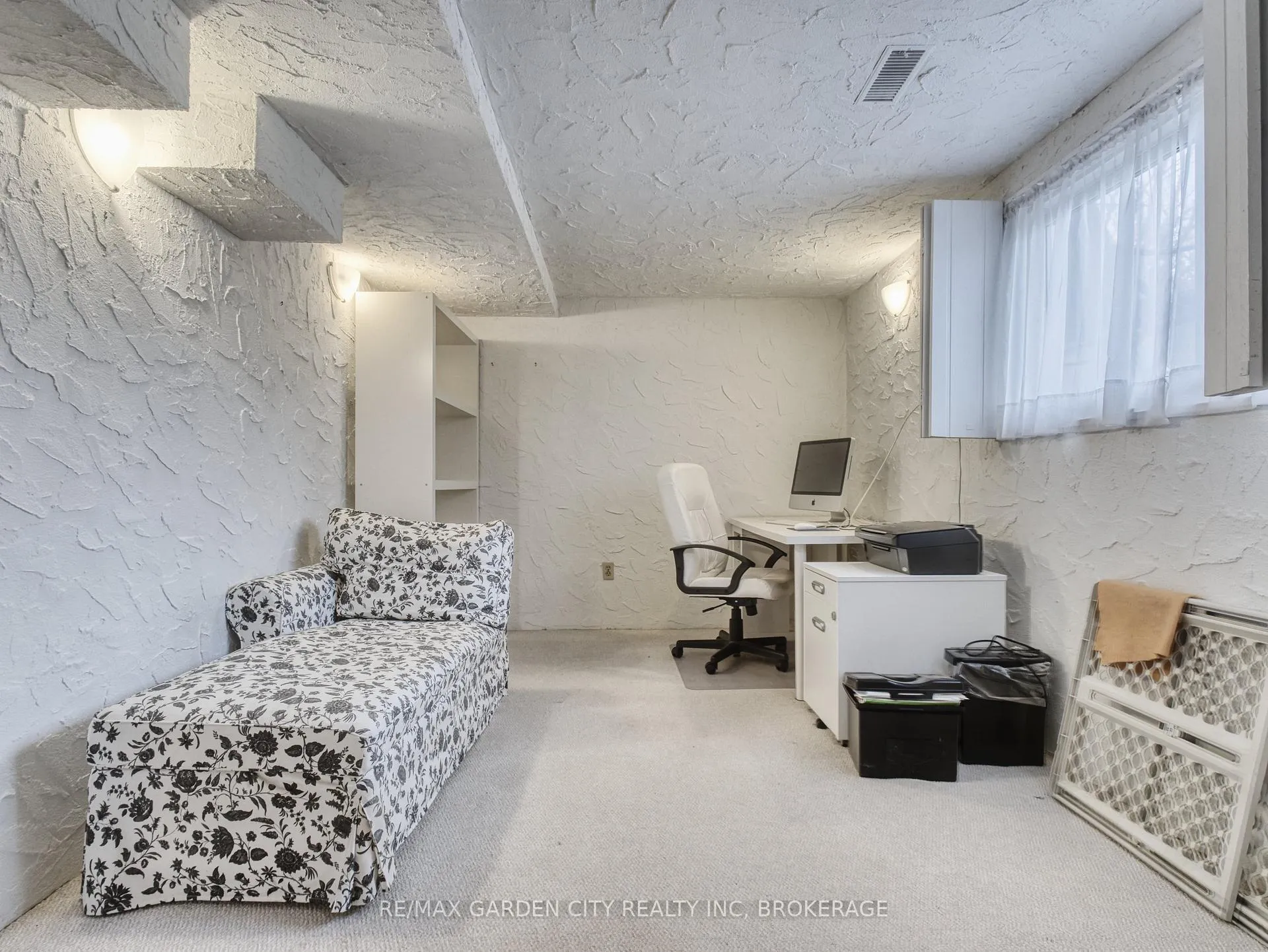 Photo 26 of 102 Meredith Drive, St. Catharines, Carlton/Bunting — HOMEH