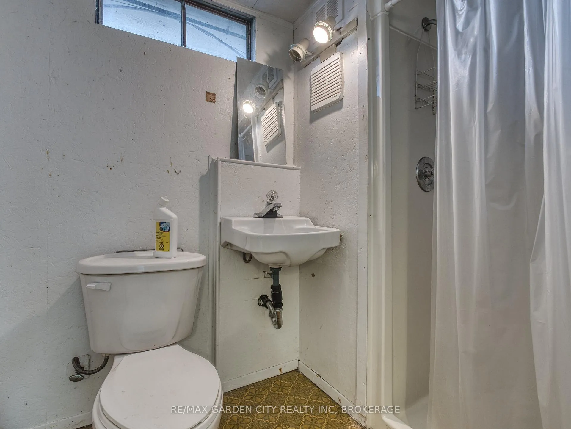 Photo 31 of 102 Meredith Drive, St. Catharines, Carlton/Bunting — HOMEH