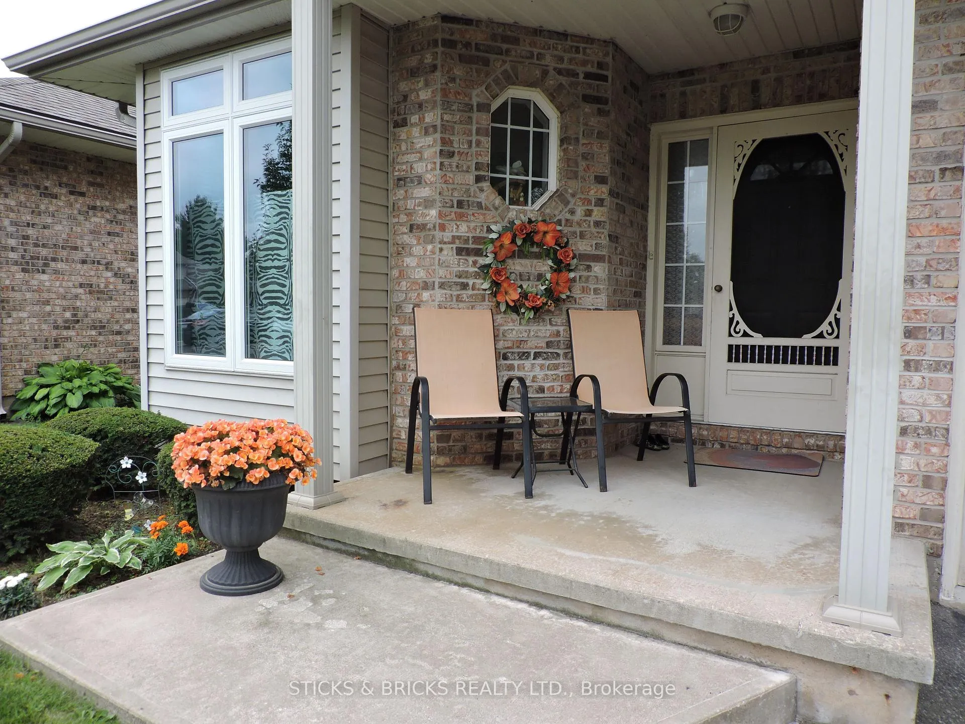 Photo 3 of Unit 27, 5070 Drummond Road, Niagara Falls, Cherrywood — HOMEH