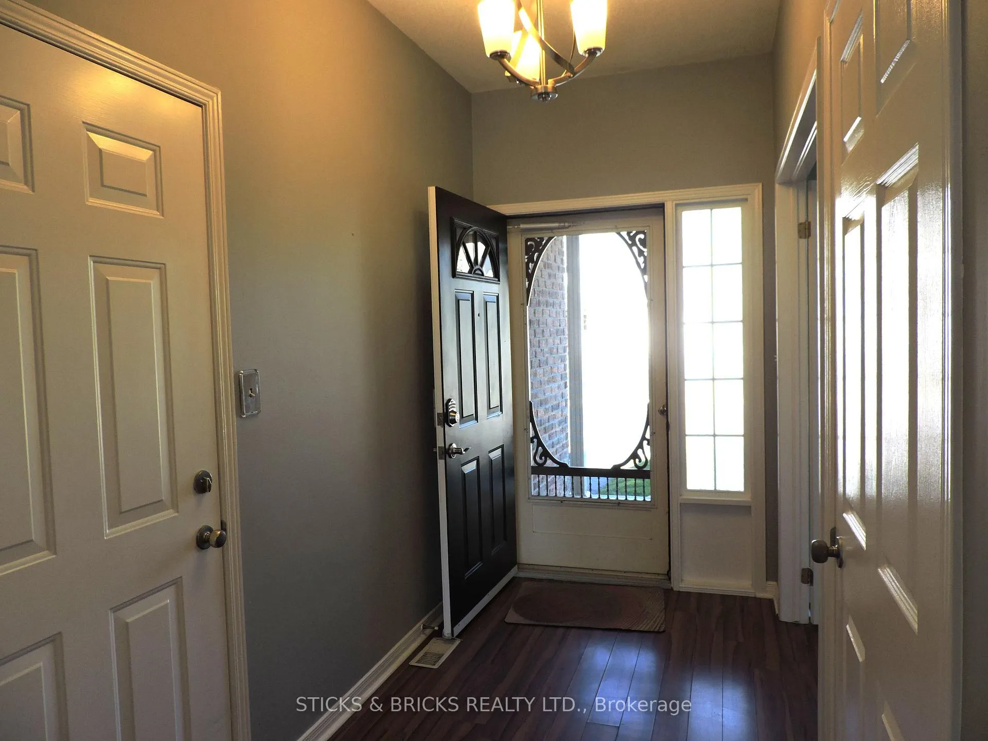 Photo 4 of Unit 27, 5070 Drummond Road, Niagara Falls, Cherrywood — HOMEH