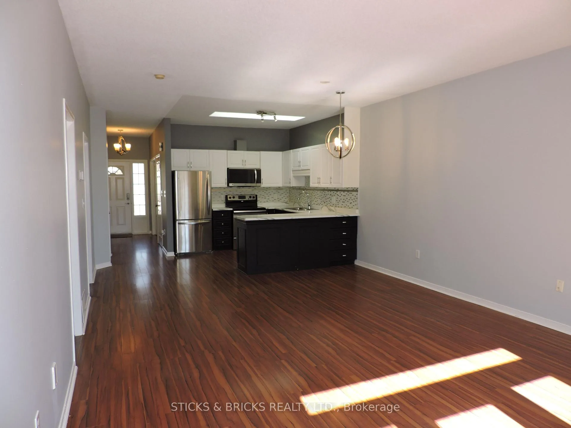 Photo 5 of Unit 27, 5070 Drummond Road, Niagara Falls, Cherrywood — HOMEH
