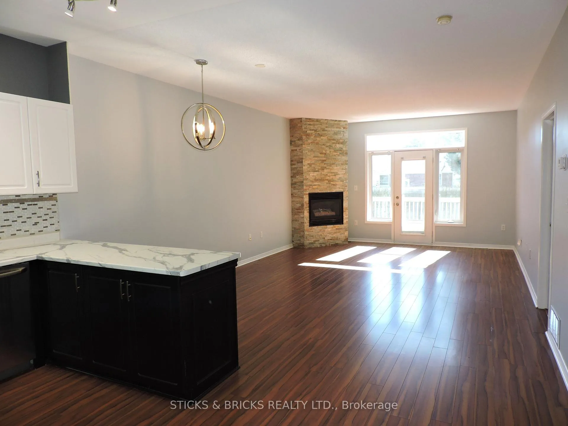 Photo 6 of Unit 27, 5070 Drummond Road, Niagara Falls, Cherrywood — HOMEH
