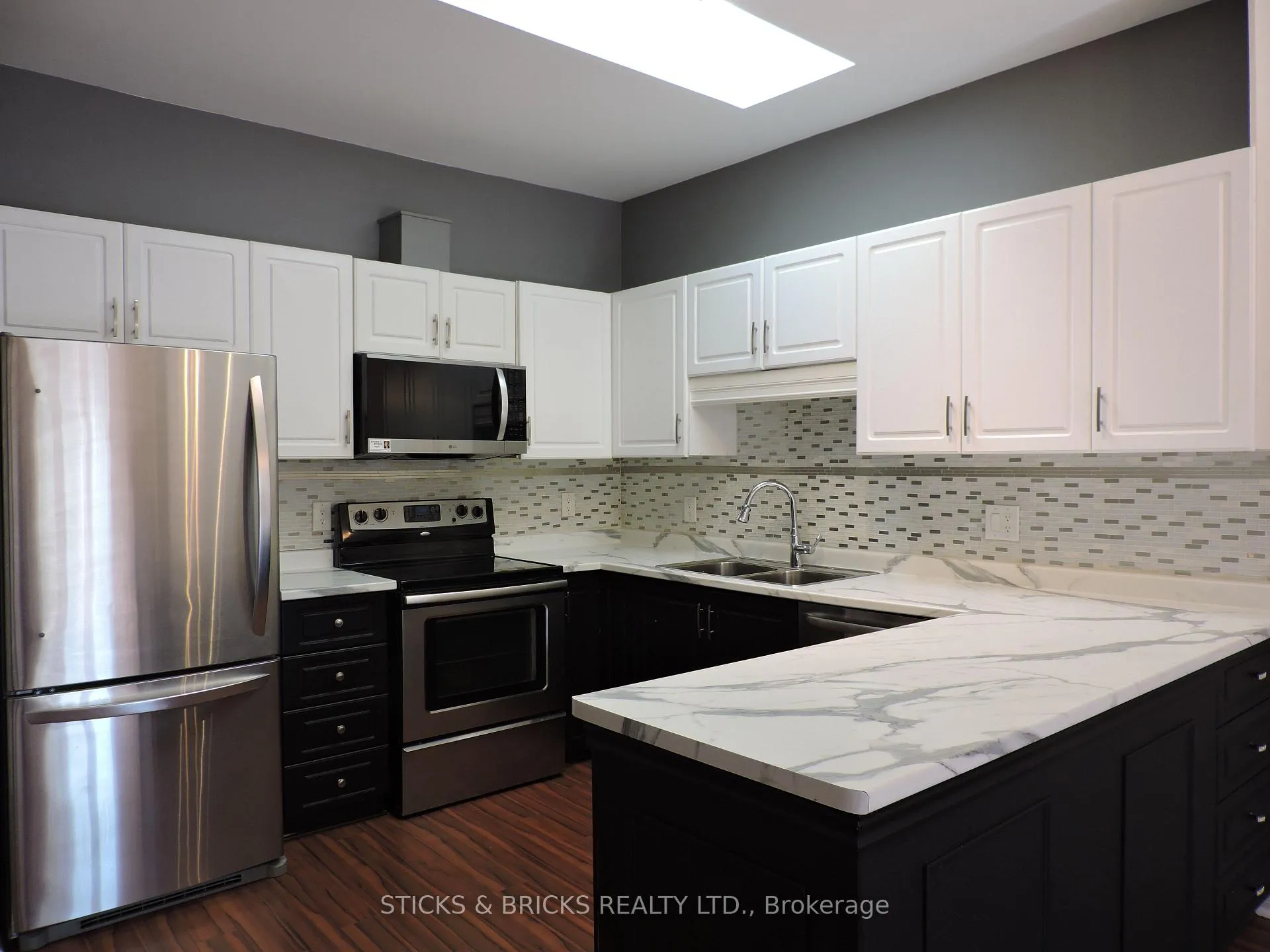Photo 7 of Unit 27, 5070 Drummond Road, Niagara Falls, Cherrywood — HOMEH