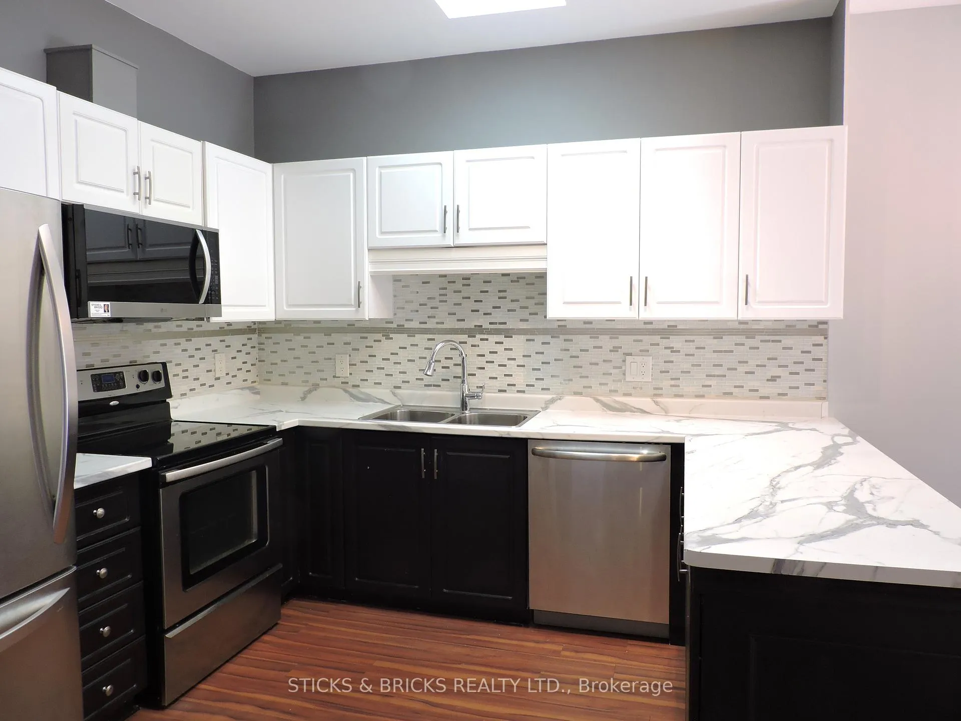 Photo 8 of Unit 27, 5070 Drummond Road, Niagara Falls, Cherrywood — HOMEH