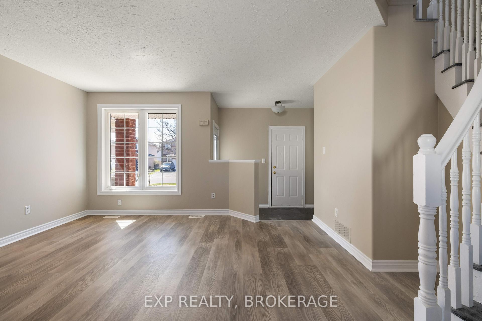 Photo 5 of 1892 Berrywood Crescent, Kingston, City Northwest — HOMEH