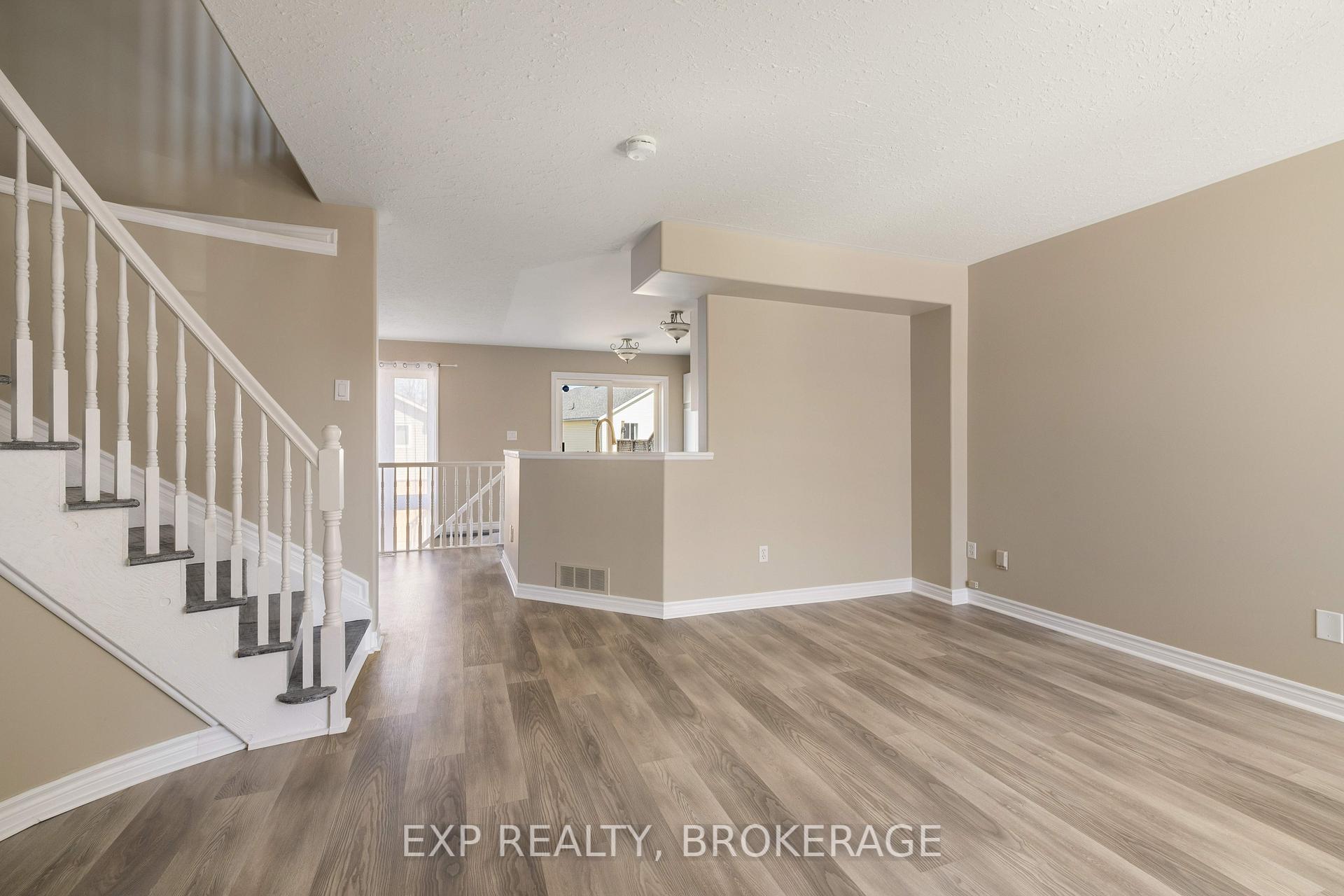 Photo 7 of 1892 Berrywood Crescent, Kingston, City Northwest — HOMEH