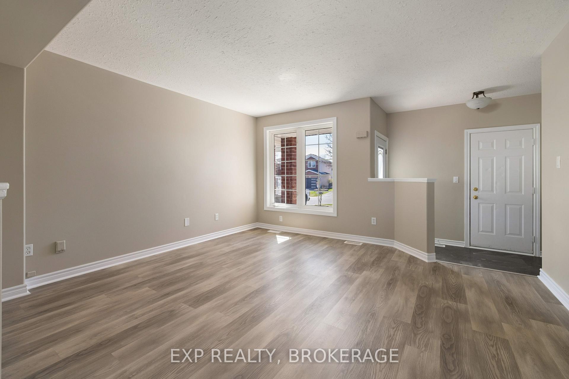 Photo 9 of 1892 Berrywood Crescent, Kingston, City Northwest — HOMEH