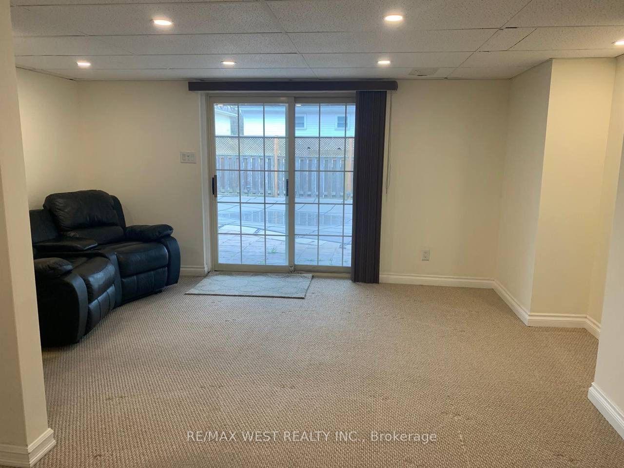 Front of Unit BSMT, 917 Ferndale Crescent