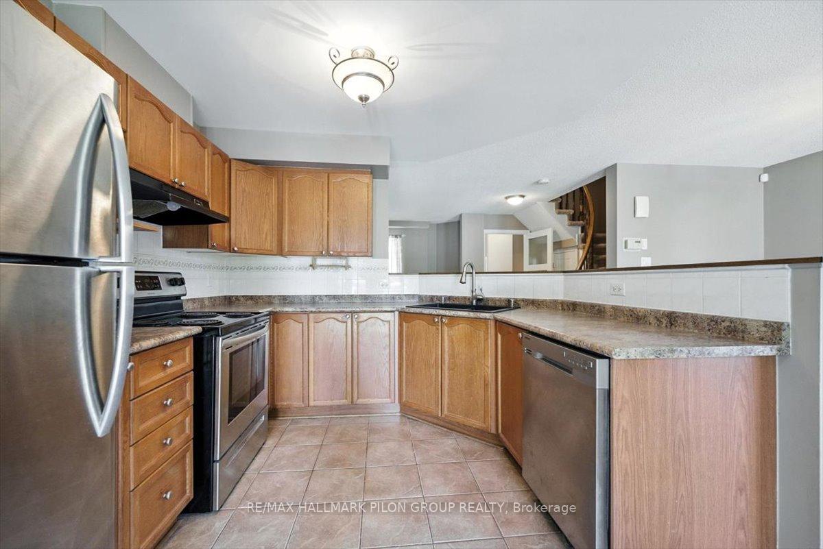 Photo 8 of 141 Ludlowe Street, Ottawa, Fallingbrook/Gardenway South — HOMEH