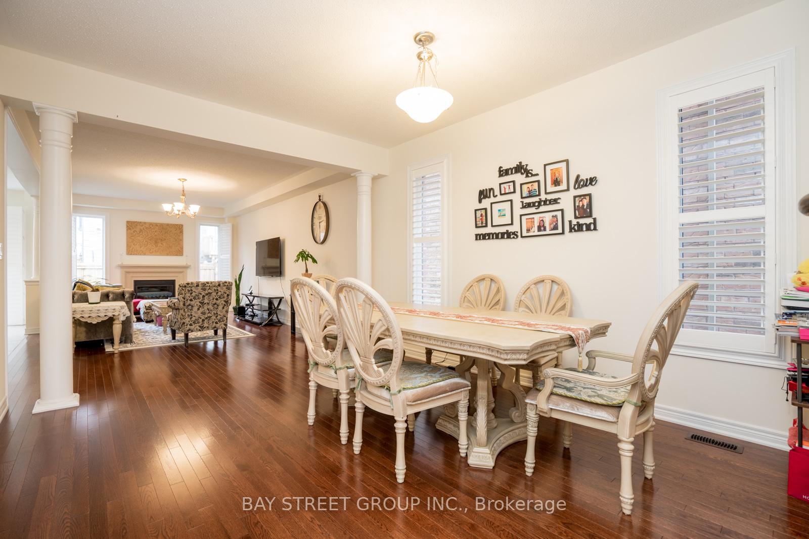 Photo 4 of 27 Hubner Avenue, Markham, Berczy — HOMEH
