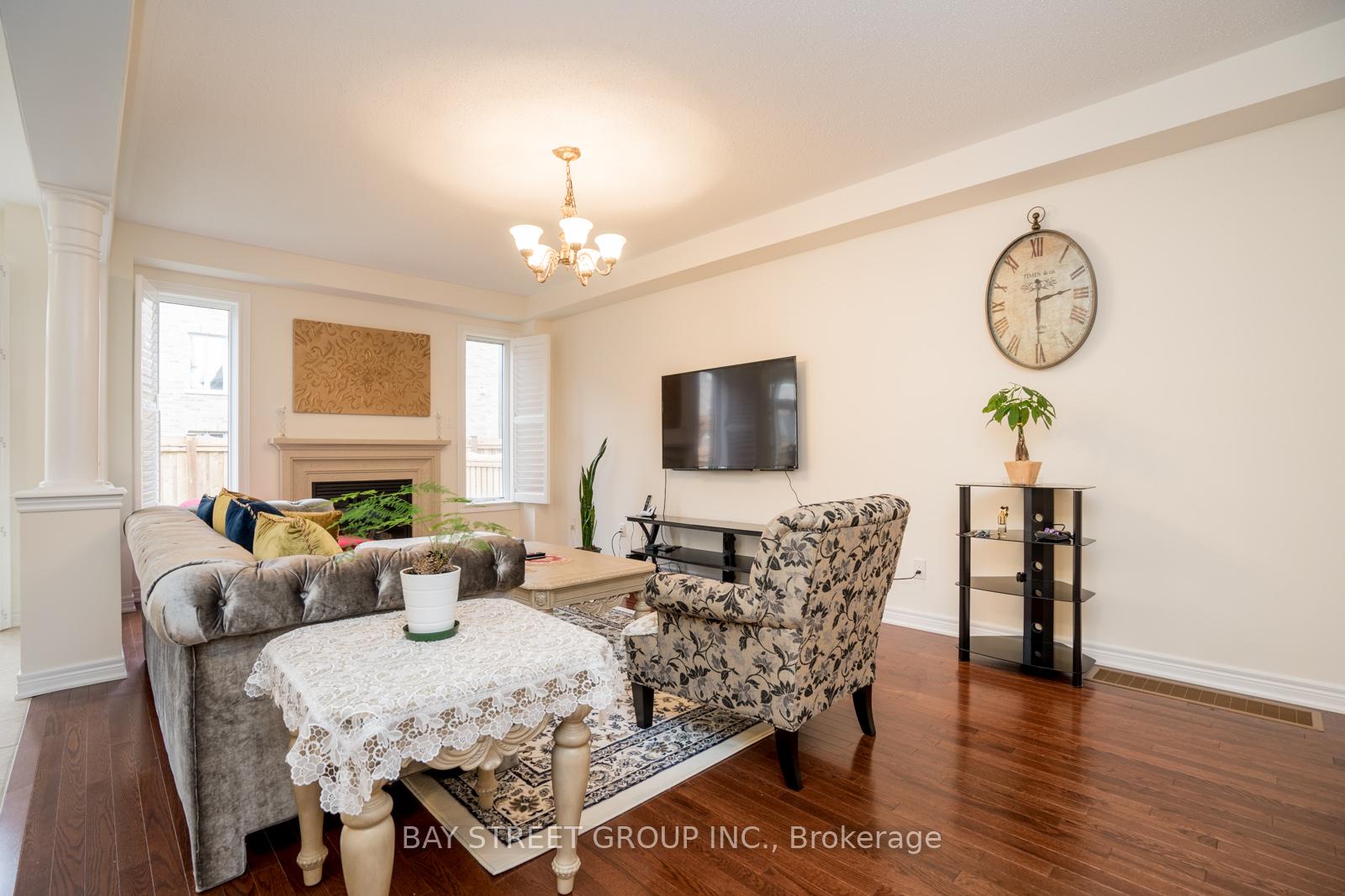 Photo 6 of 27 Hubner Avenue, Markham, Berczy — HOMEH