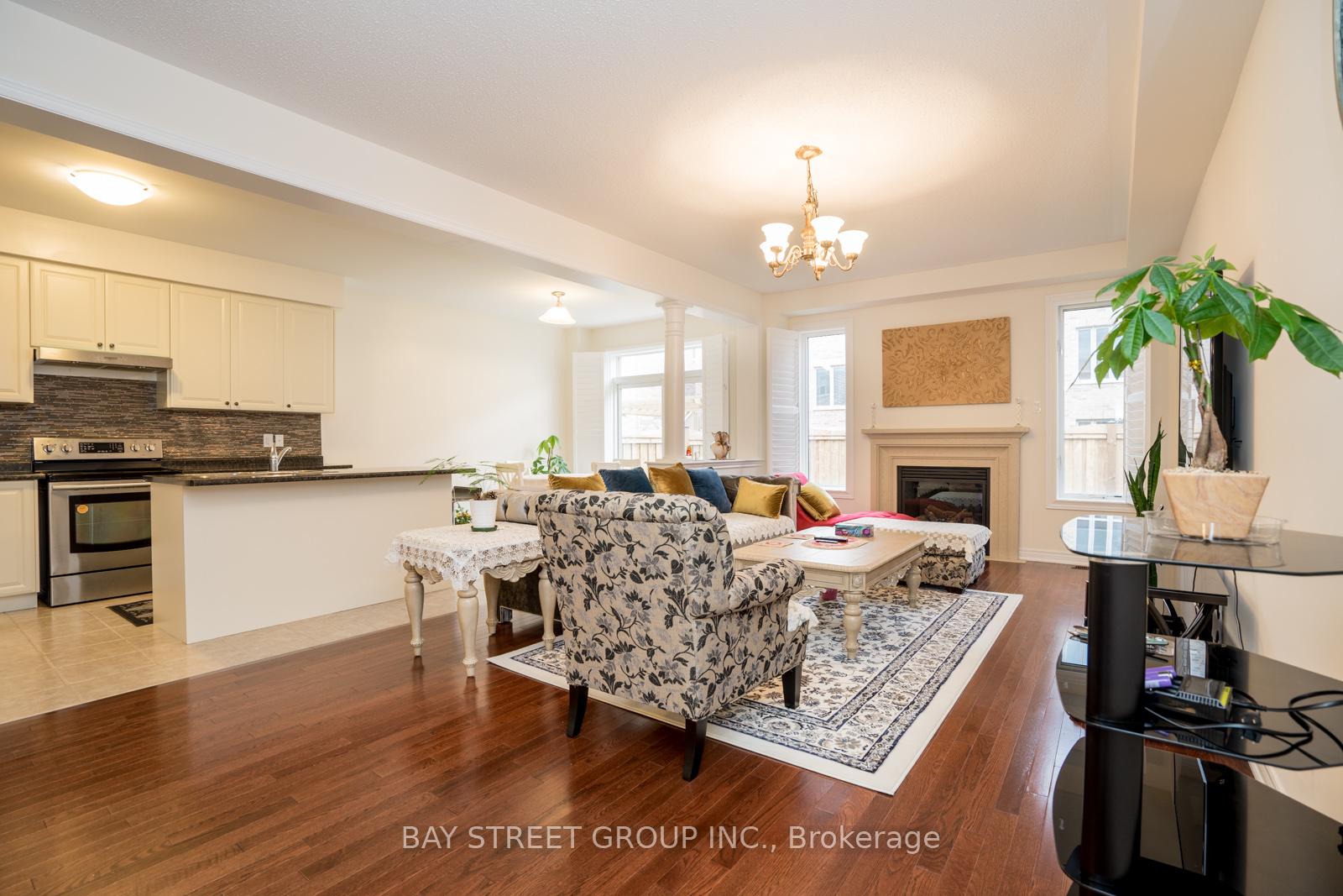 Photo 7 of 27 Hubner Avenue, Markham, Berczy — HOMEH